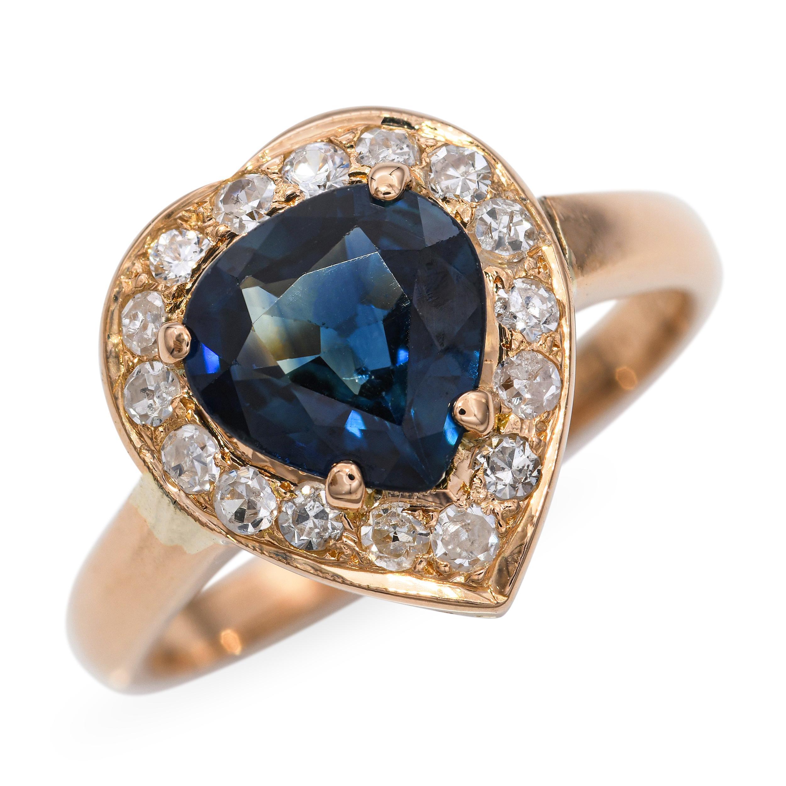 Anillo halo vintage de oro amarillo de 18k con zafiro sin calentar de 1,0ct y diamante de 0,24tcw, zafiro talla trillón. Este exquisito anillo presenta un raro zafiro talla trillón sin calentar de aproximadamente 1,0 quilate, apreciado por su