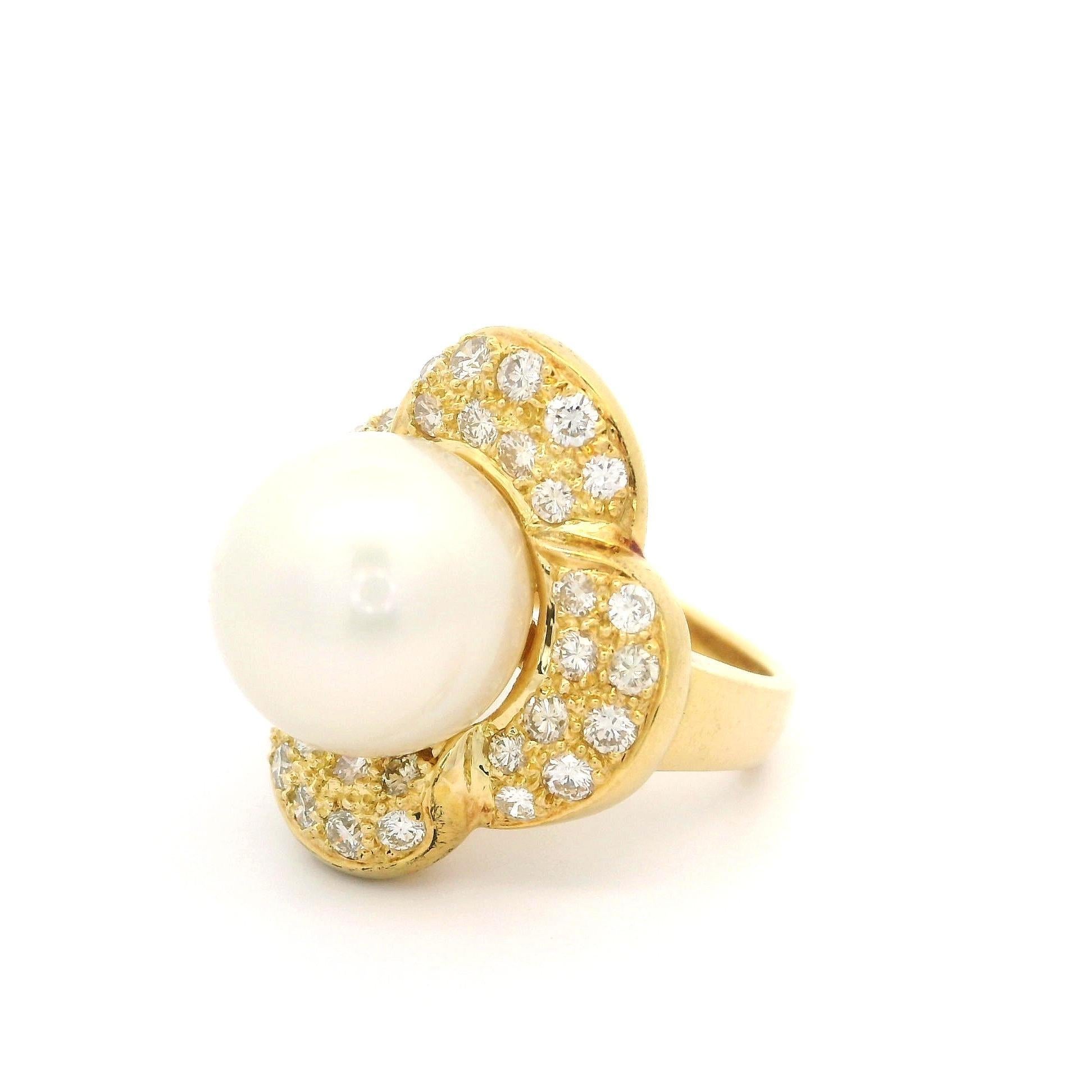 Vintage By in oro giallo 18 carati con perla grande da 12,75 mm e diamante da 1,15 ct. In condizioni ottime in vendita a Montclair, NJ