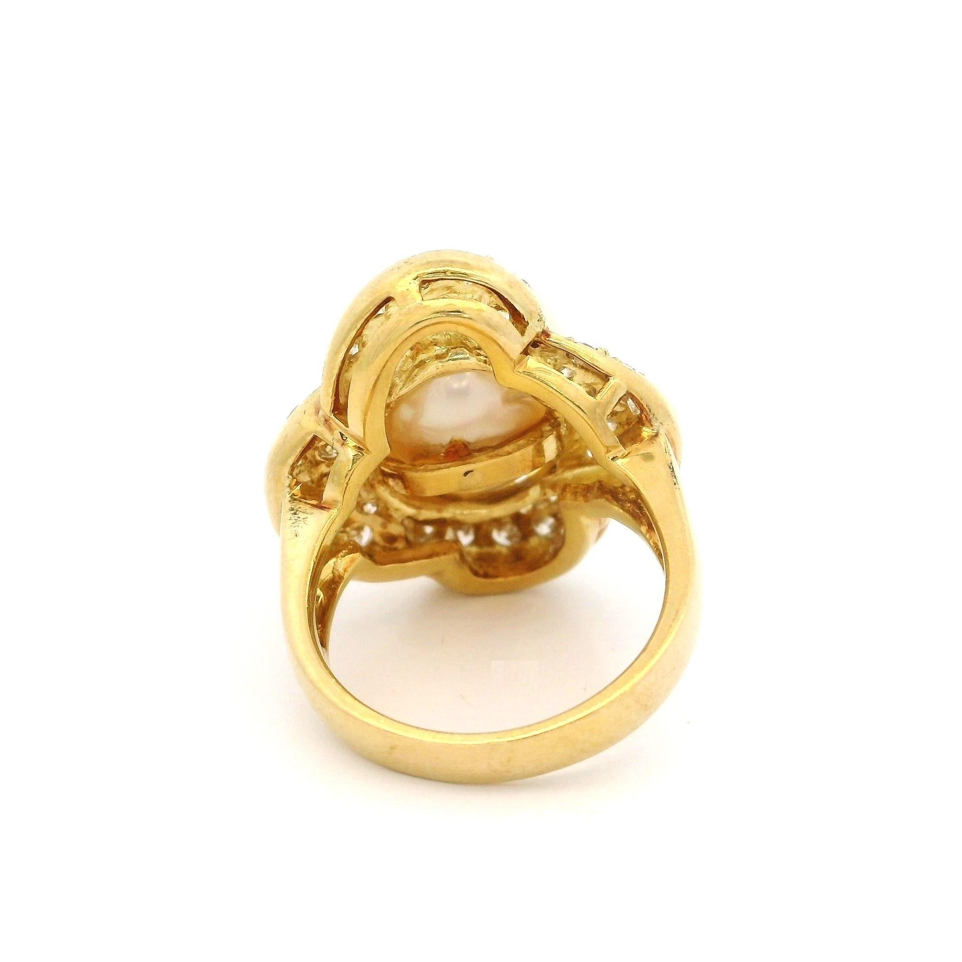Donna Vintage By in oro giallo 18 carati con perla grande da 12,75 mm e diamante da 1,15 ct. in vendita