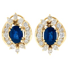 Boucles d'oreilles vintage en or jaune 18 carats avec saphirs ovales et diamants 12,90 carats certifiés GIA