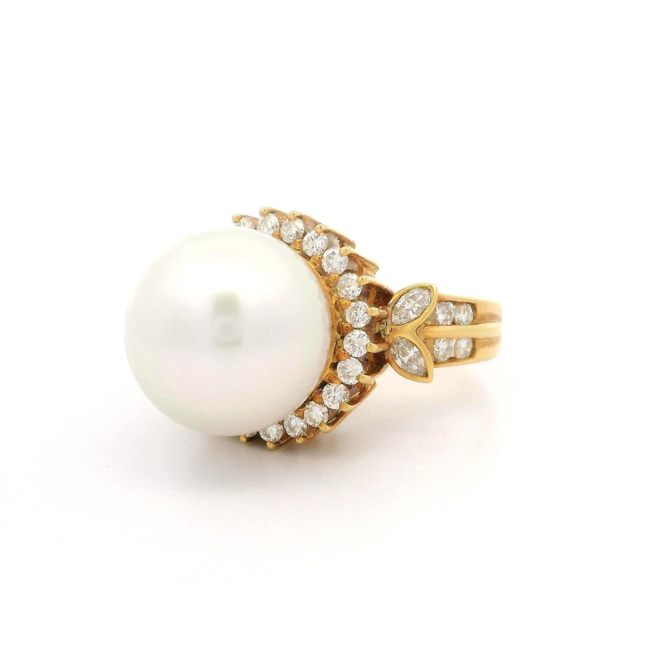 Bague cocktail vintage en or jaune 18 carats avec grande perle des mers du Sud de 13.30 mm et diamants en vente 10