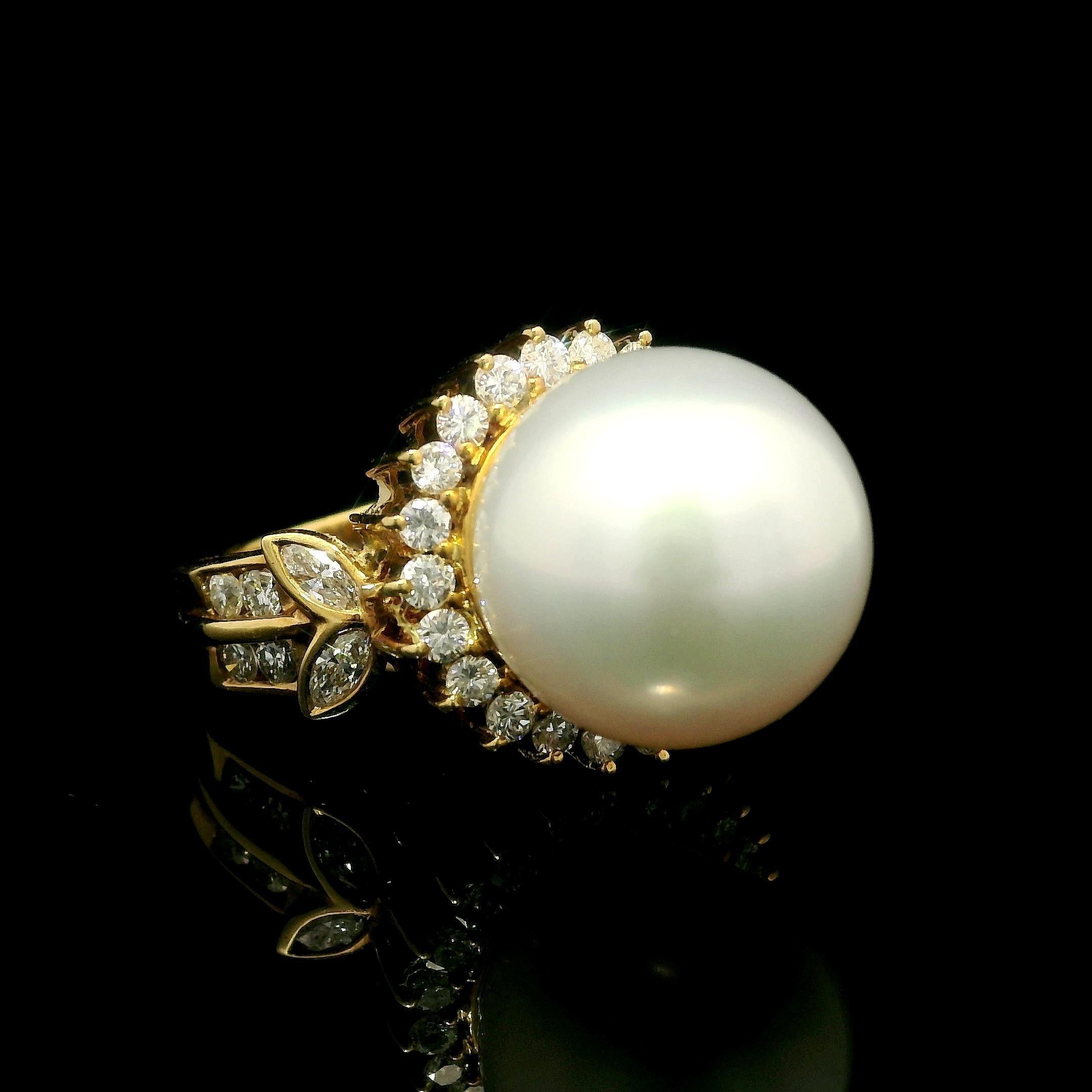Bague cocktail vintage en or jaune 18 carats avec grande perle des mers du Sud de 13.30 mm et diamants Excellent état - En vente à Montclair, NJ