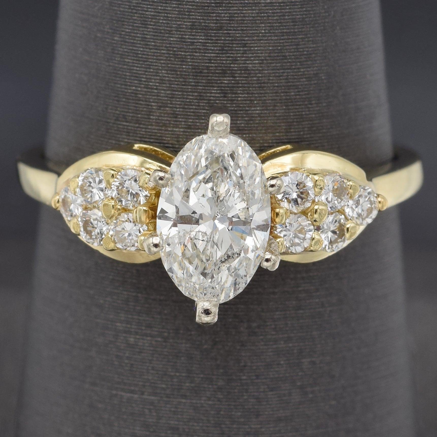 Anillo de compromiso ovalado vintage de oro amarillo de 18 quilates con 1,35 quilates de diamantes en Bueno estado para la venta en New York, NY