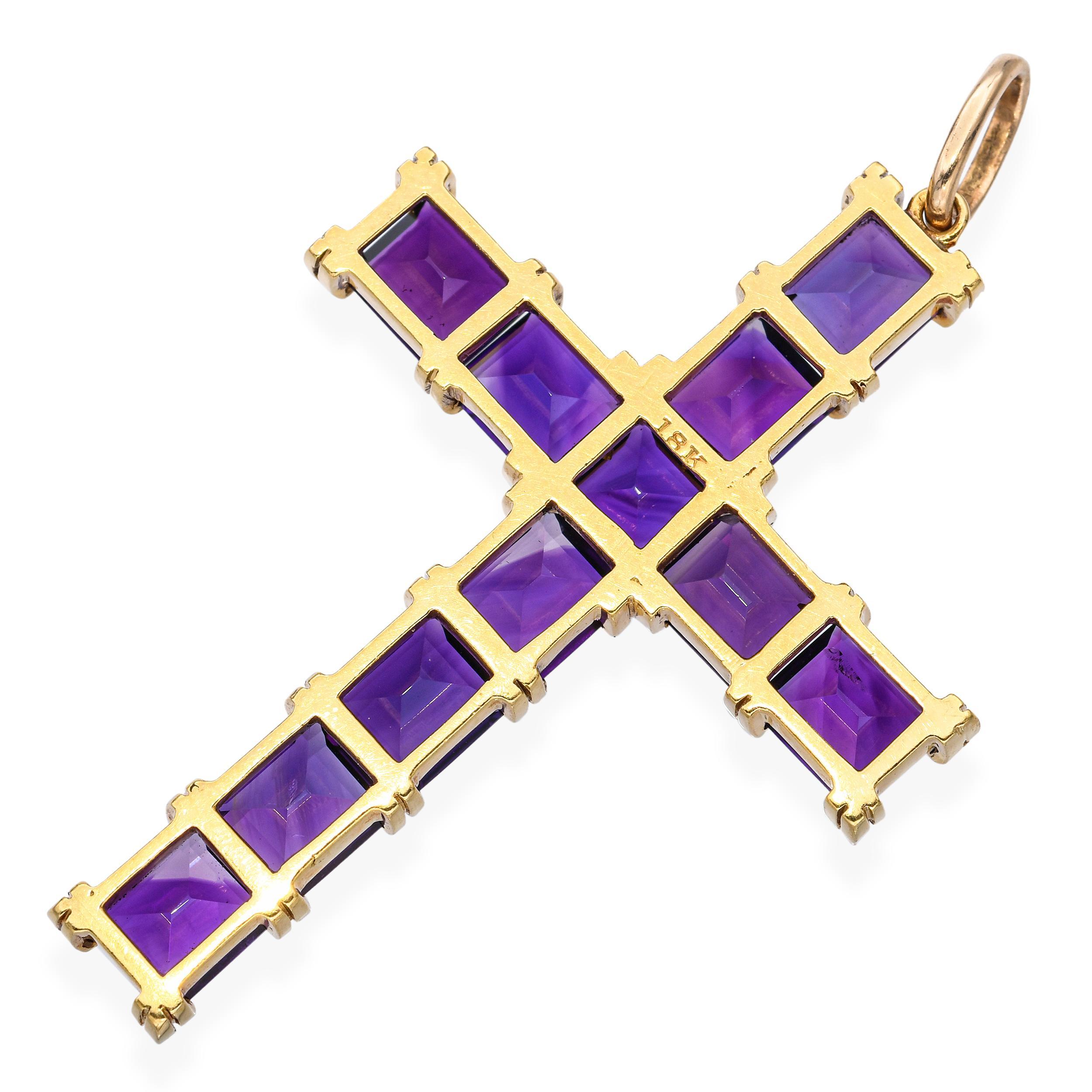 Ciondolo a croce in oro giallo 18k vintage con ametista da 13,75tcw In condizioni buone in vendita a New York, NY
