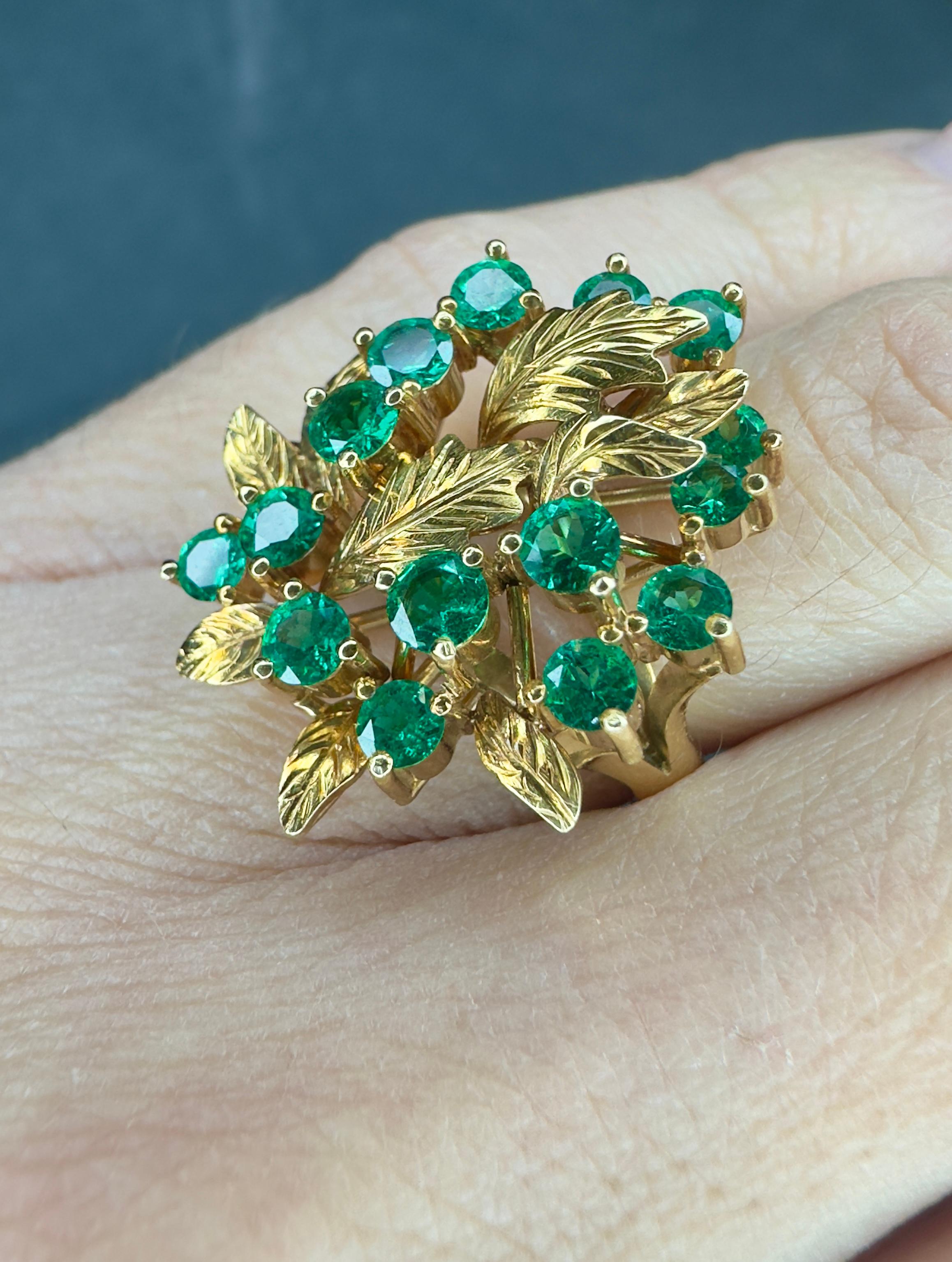 De las mujeres Anillo flor vintage de oro amarillo de 18 quilates y 1,39 quilates de finas esmeraldas colombianas en venta