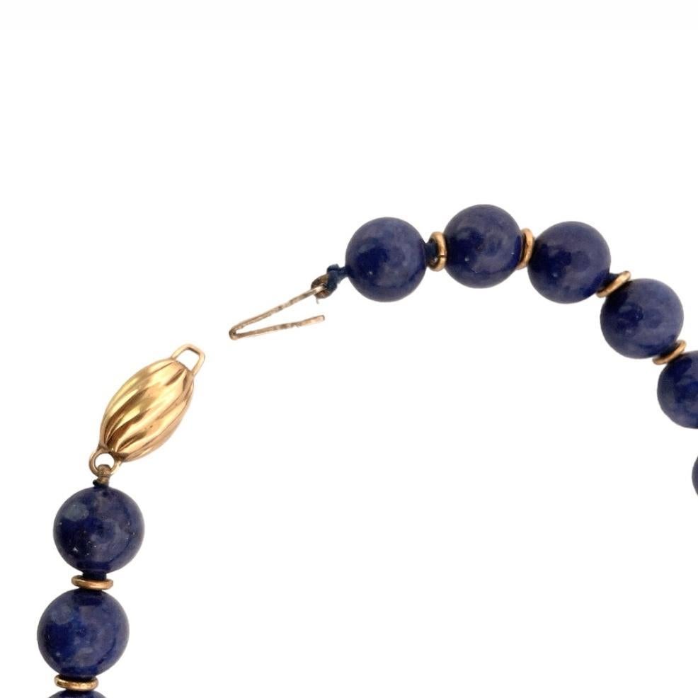 Vintage 18K Yellow Gold 18 inches Lapis Lazuli Beaded Necklace In Excellent Condition For Sale In New York, NY