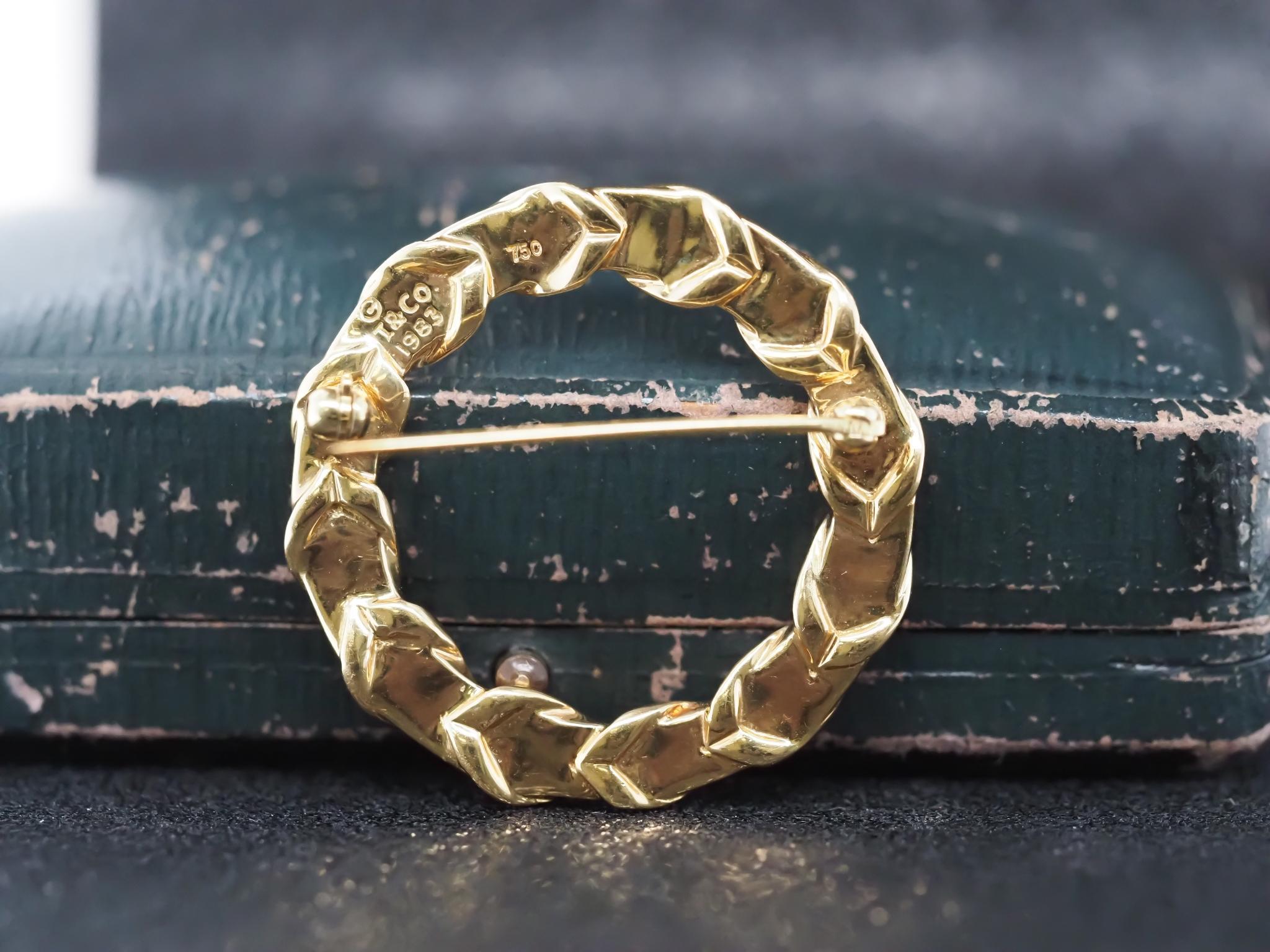 Oro amarillo de 18 quilates vintage 1983 Tiffany & Co. Alfiler Broche Guirnalda en venta 2