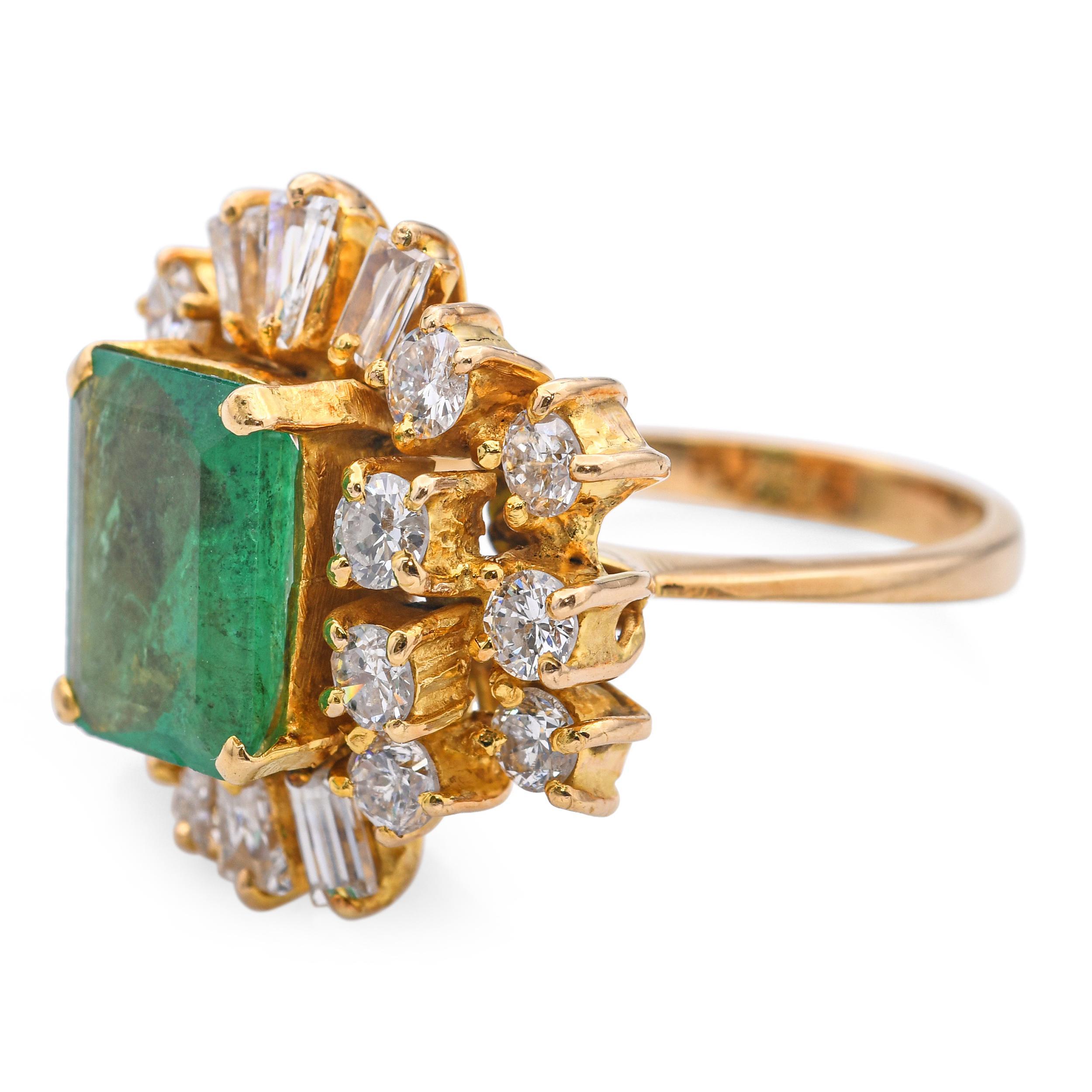 Anello vintage in oro giallo 18k con diamante da 2,15tcw e smeraldo da 2,12ct In condizioni buone a New York, NY