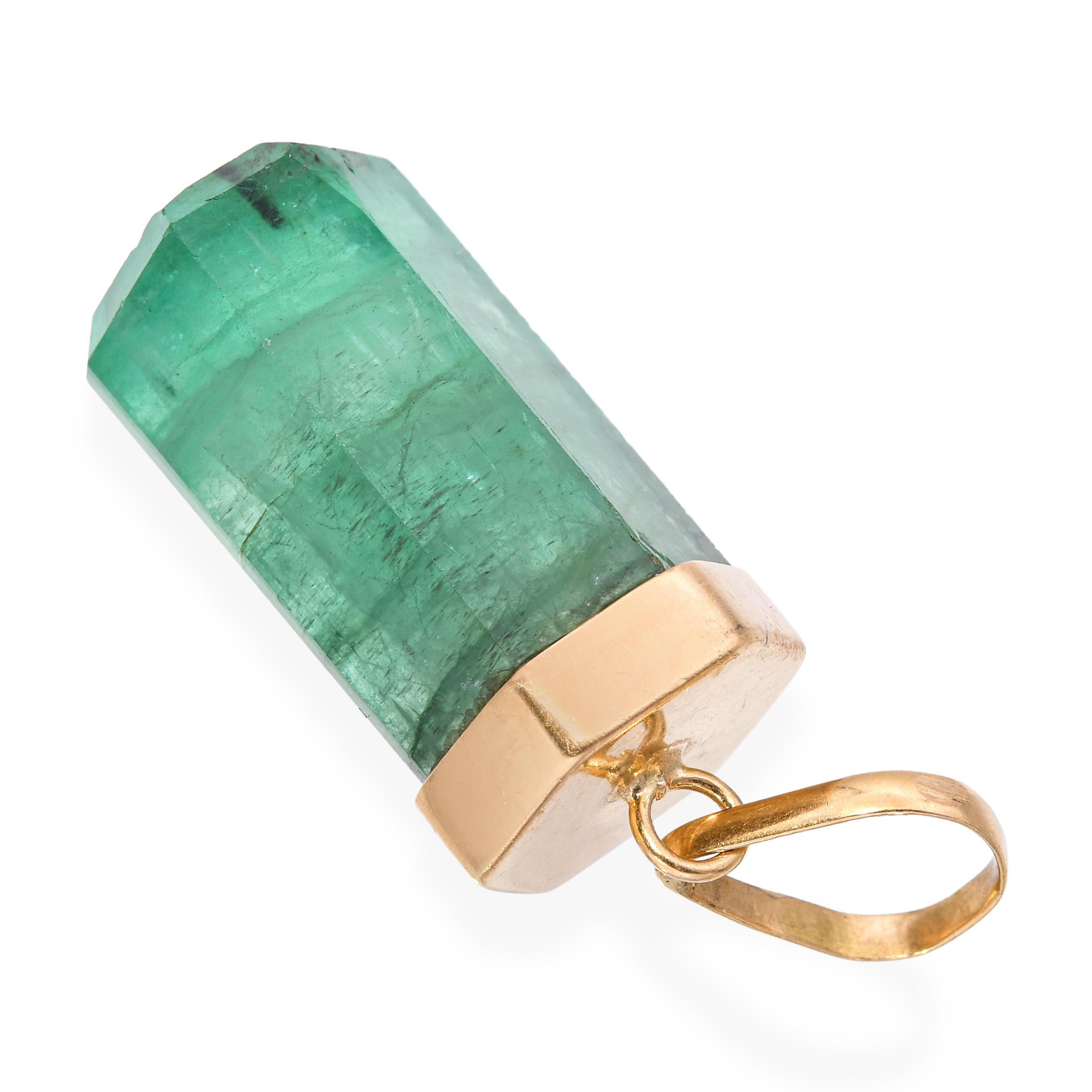 Pendentif vintage en or jaune 18k 22.5ct émeraude Bon état - En vente à New York, NY