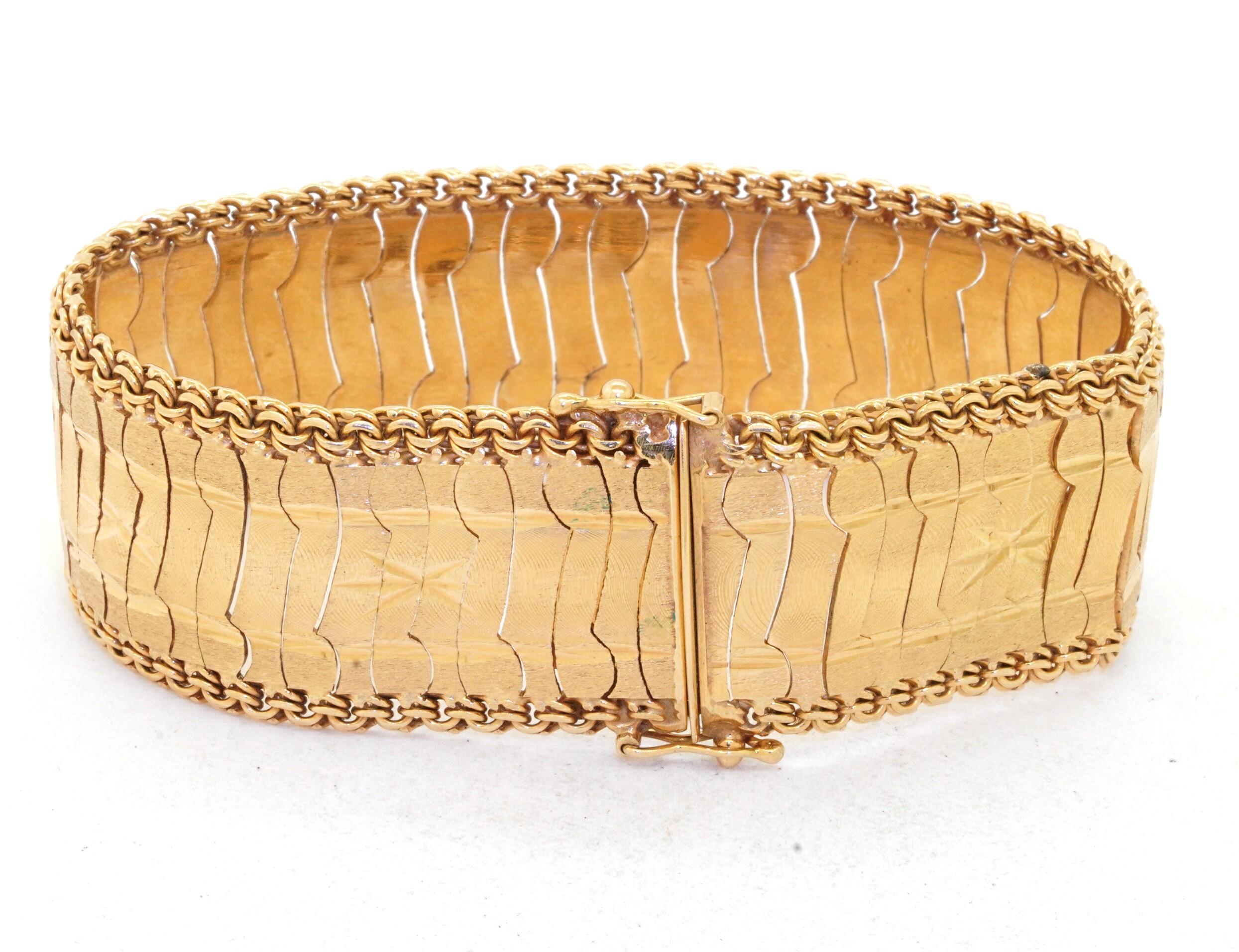 Vintage 18K Yellow Gold Floral Bracelet w/ Cable Sides In Excellent Condition For Sale In Fort Lauderdale, FL
