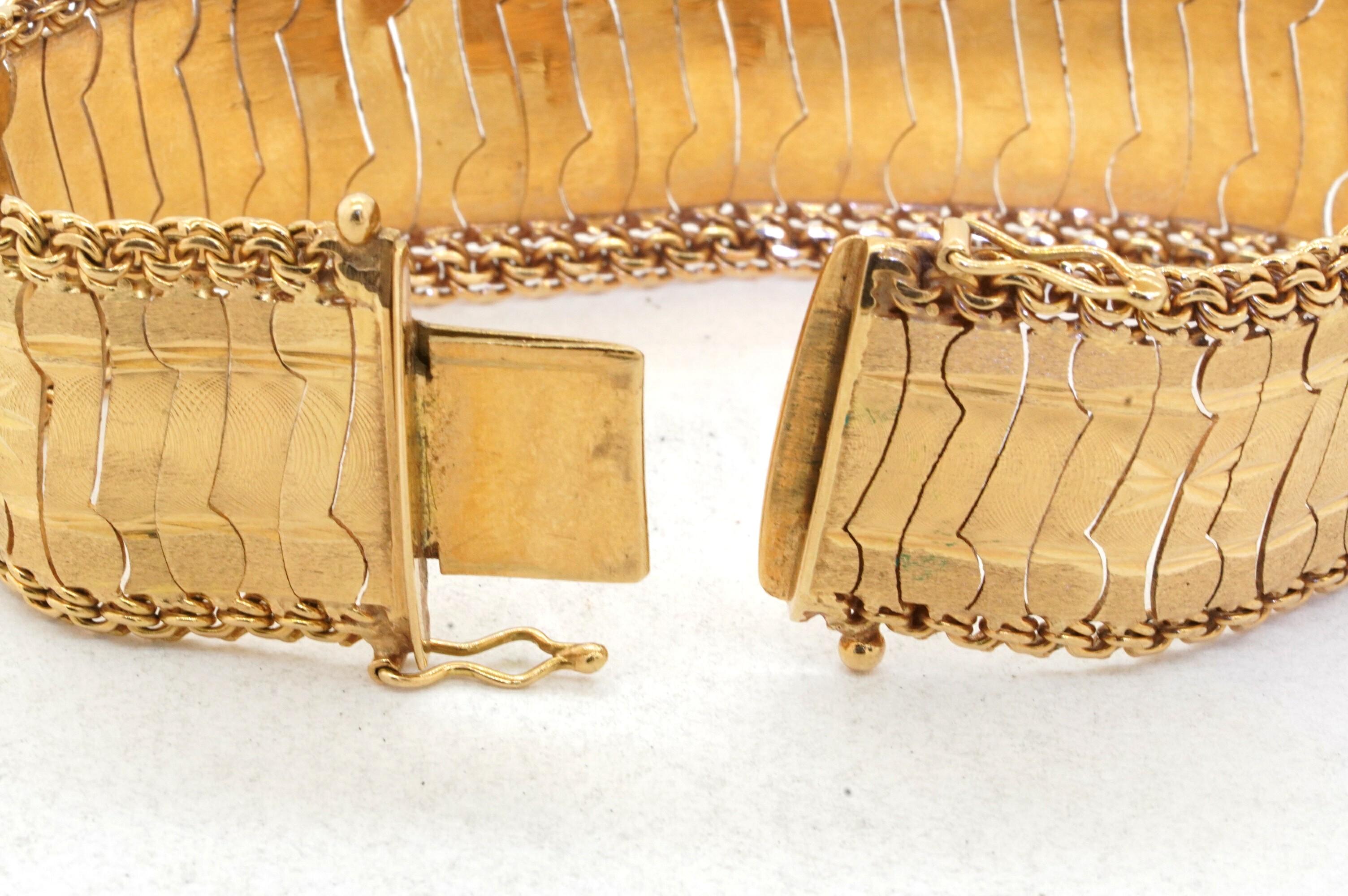 Women's or Men's Vintage 18K Yellow Gold Floral Bracelet w/ Cable Sides For Sale