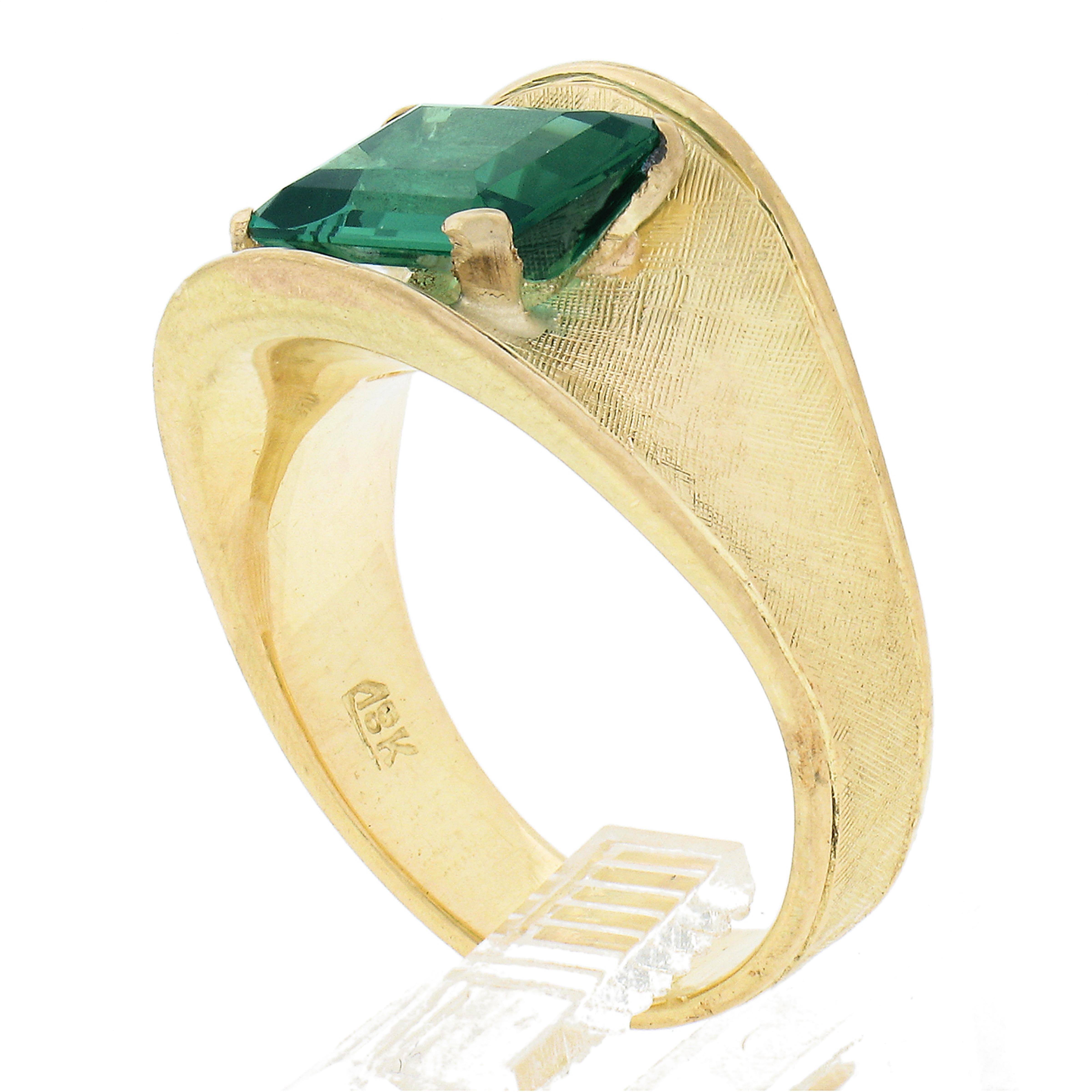Vintage 18k Yellow Gold 2.50ct Green Tourmaline Solitaire Florentine Finish Ring For Sale 2