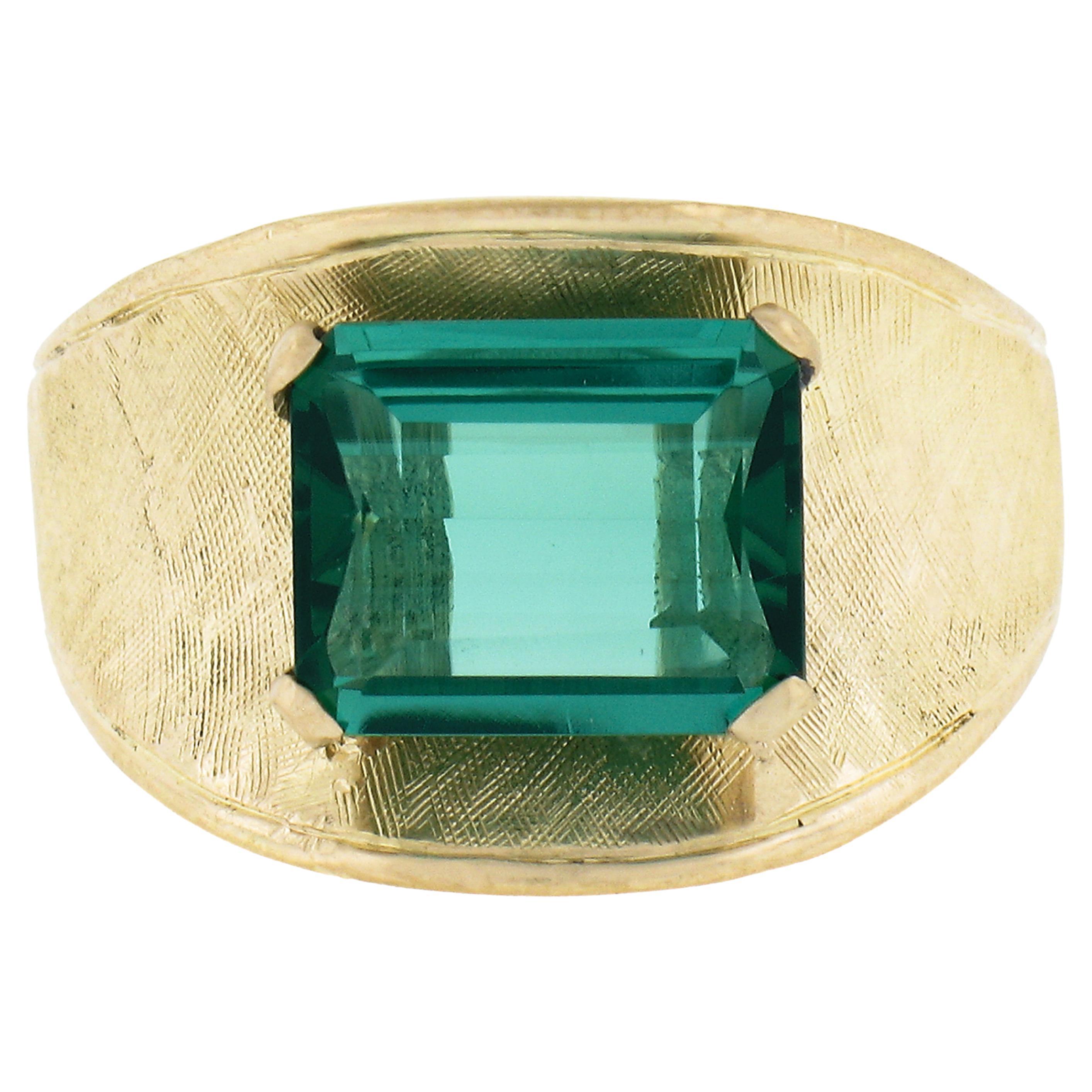 Vintage 18k Yellow Gold 2.50ct Green Tourmaline Solitaire Florentine Finish Ring For Sale