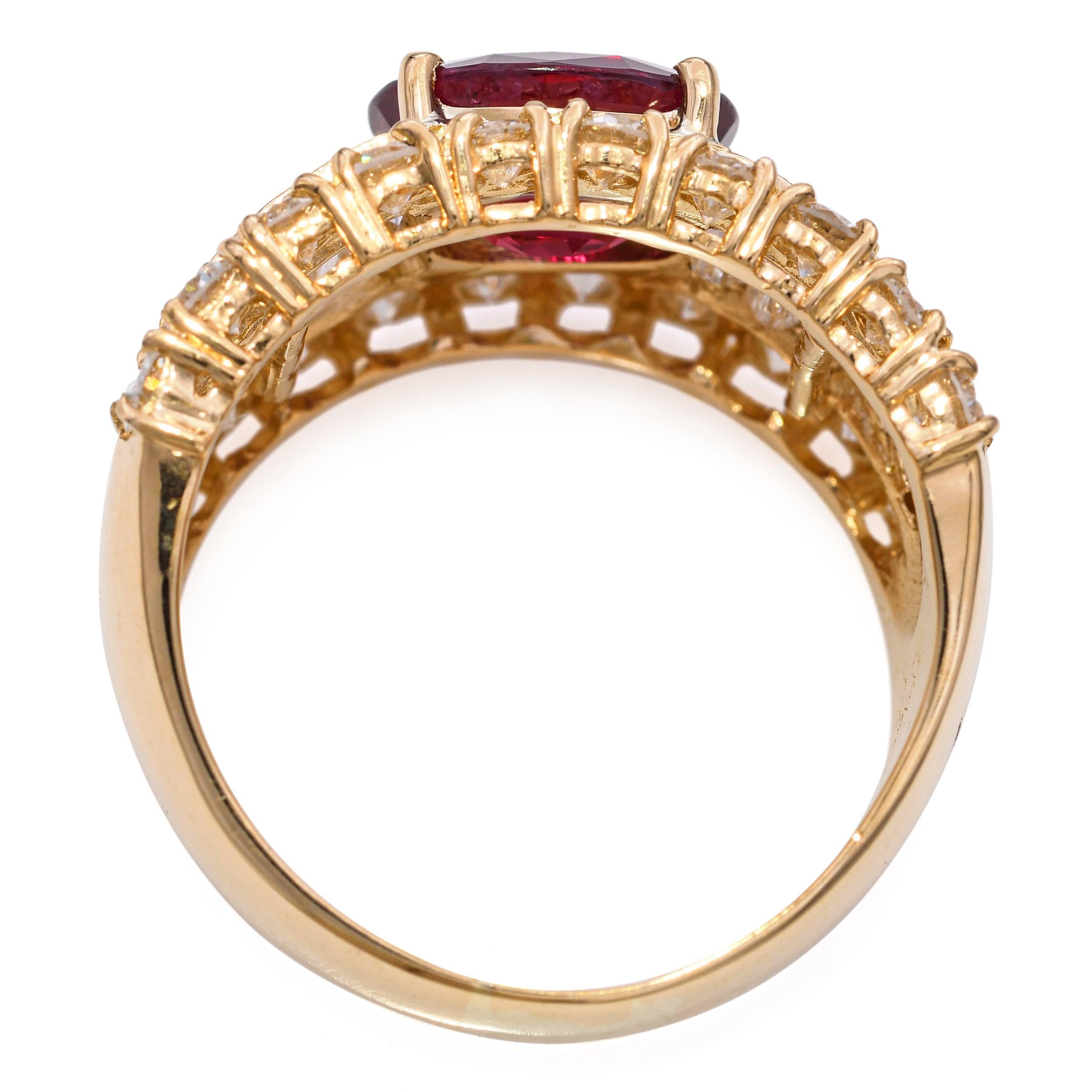 Bague vintage en or jaune 18k avec rubis et diamants de 2,54ct en vente 1