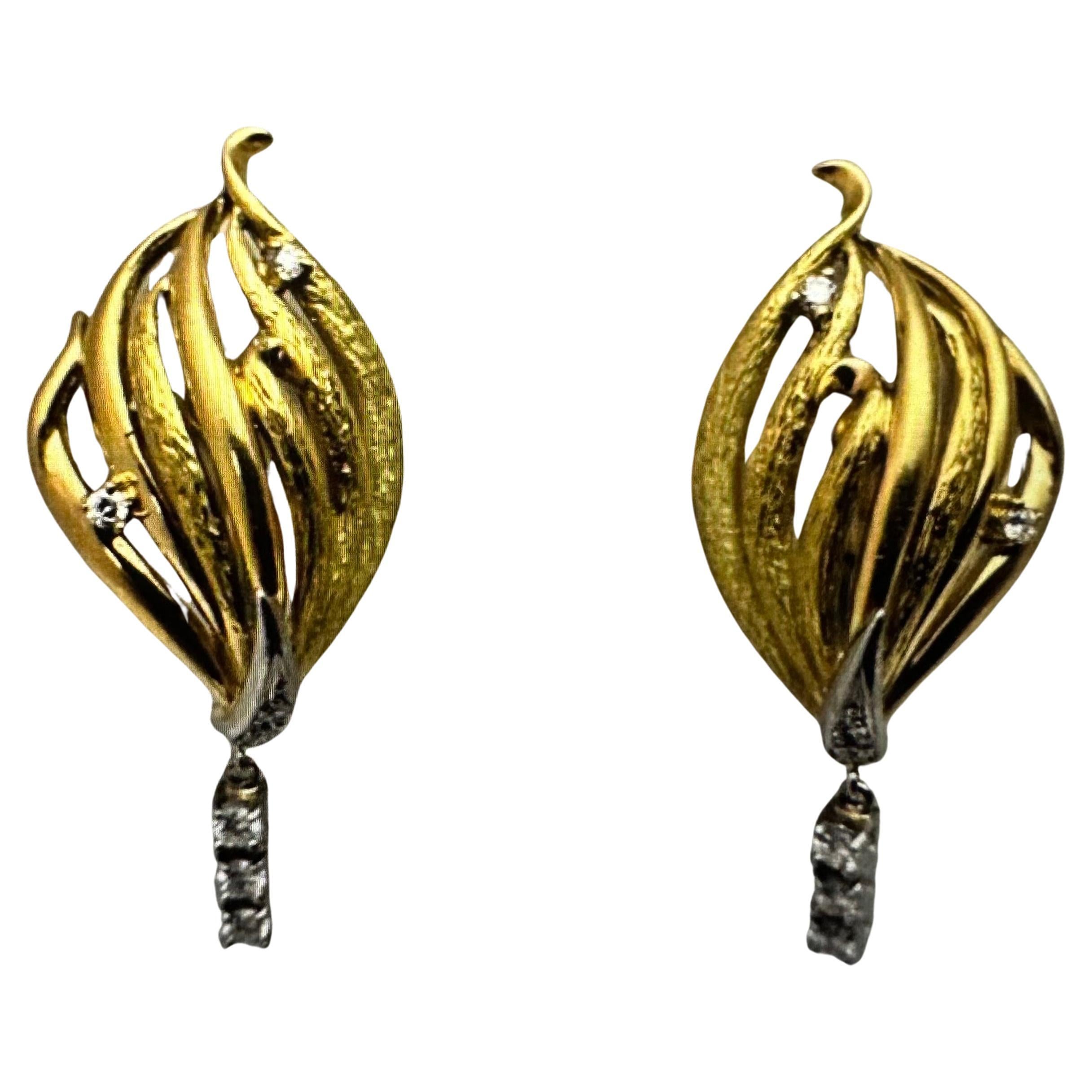 Women's Vintage 18k Yellow Gold 3/4” x 1 1/2” ~ Screw Clip On ~ Diamond Earrings For Sale