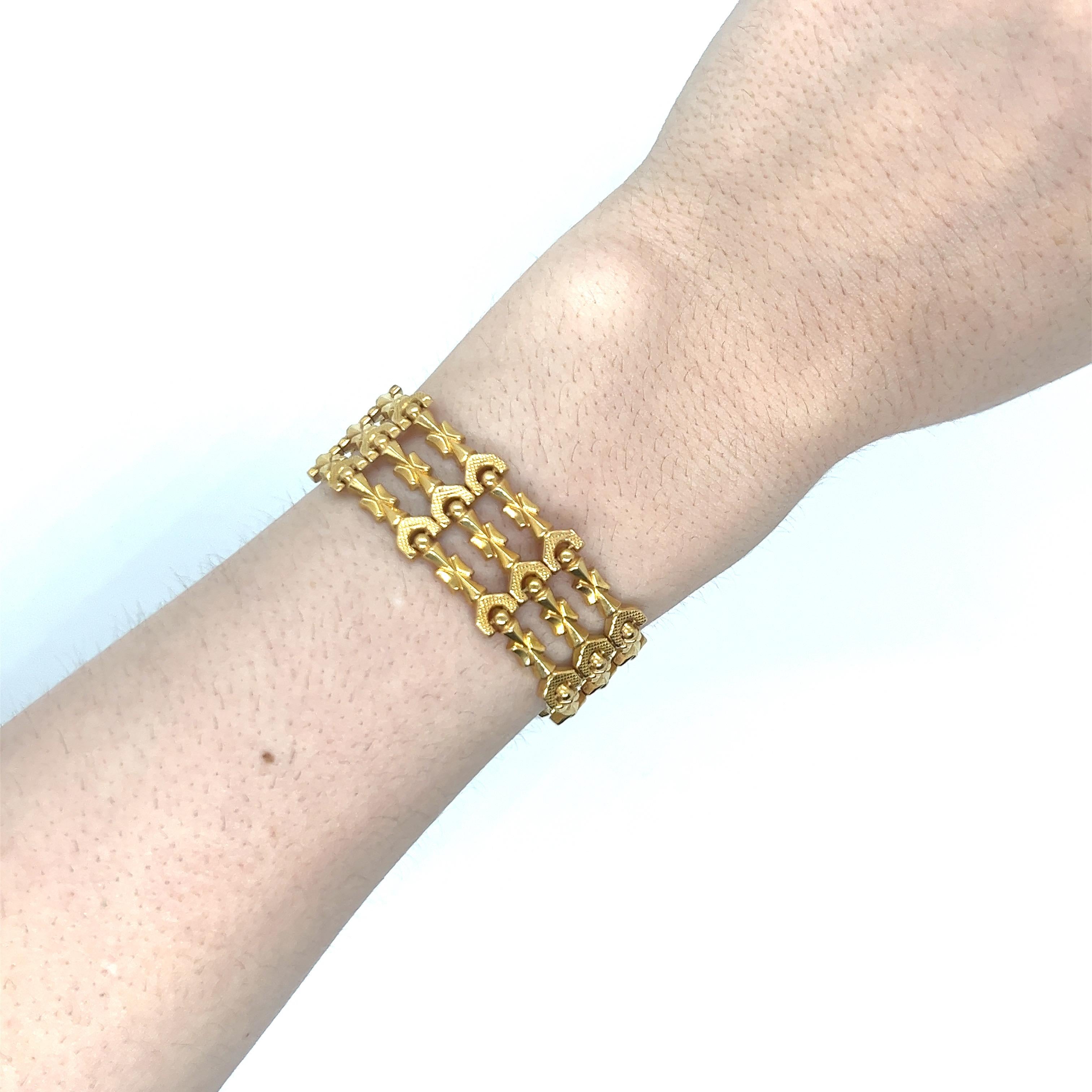 Vintage 18k Yellow Gold 3 Row Link Bracelet In Good Condition For Sale In Boston, MA