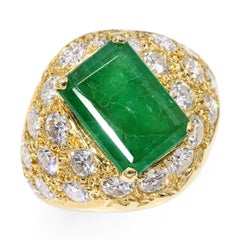 Vintage 18k Yellow Gold 3.22ct Brazilian Emerald and Diamond Pave Ring