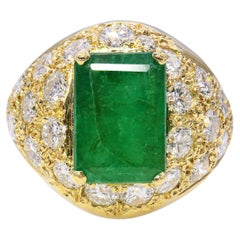 Vintage 18k Yellow Gold 3.22ct Brazilian Emerald and Diamond Pave Ring