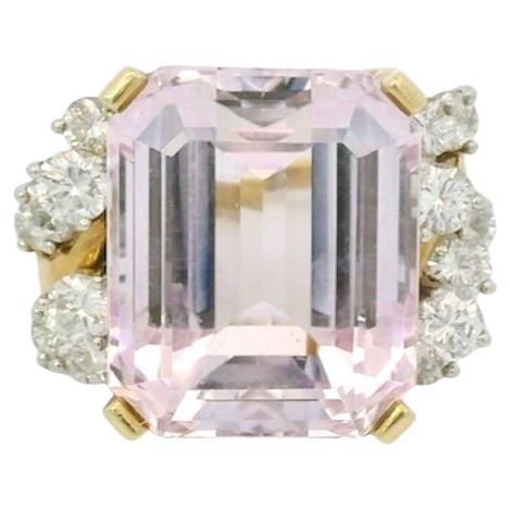 Vintage 18K Yellow Gold 35 Carats Kunzite Ring with 14 Diamonds, 2.10ct Total