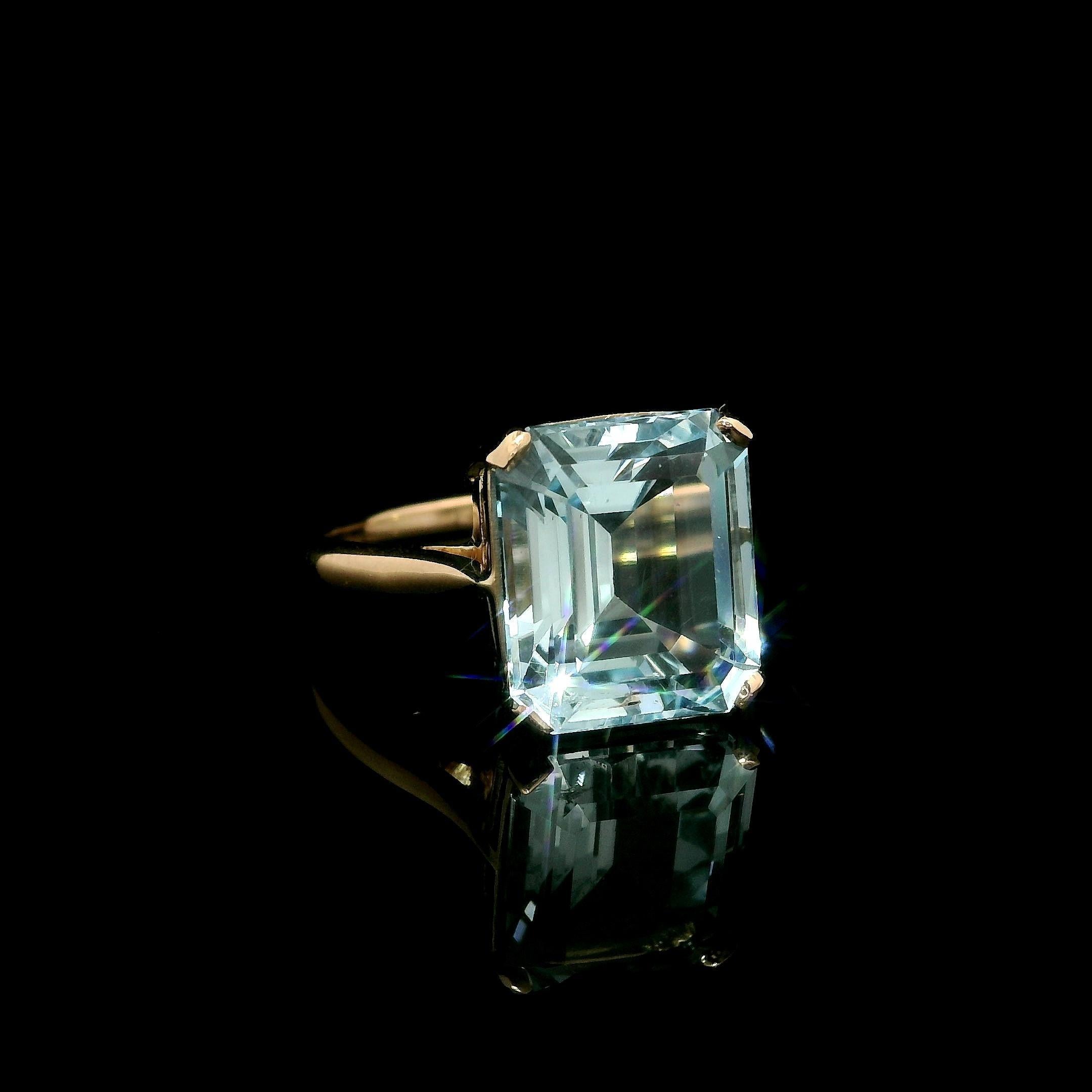 Vintage 18k Gelbgold 4,36ct Smaragdschliff Aquamarin Solitär Ring im Angebot 1