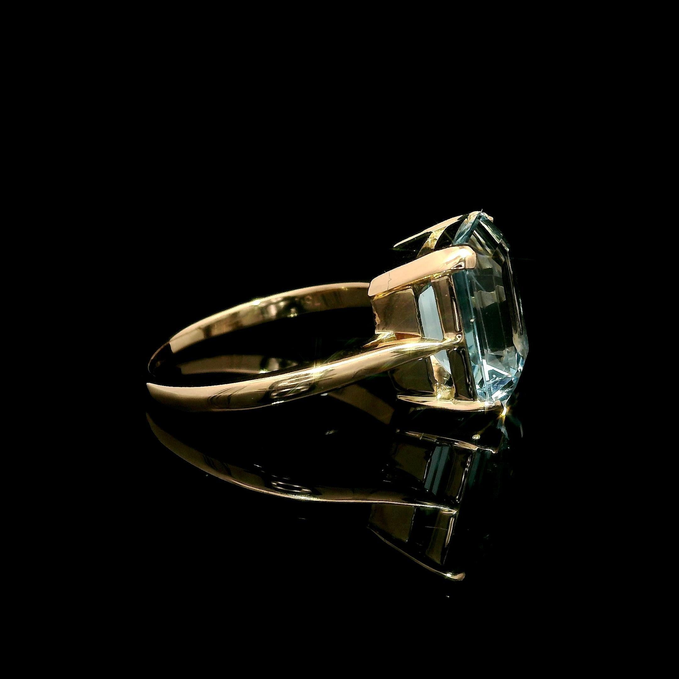 Vintage 18k Gelbgold 4,36ct Smaragdschliff Aquamarin Solitär Ring im Angebot 2
