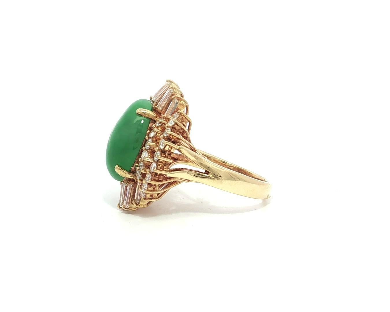 Vintage 18k Gelbgold 4,90ctw Apfel Grün Jade in Meer von Diamanten Band Ring im Angebot 7
