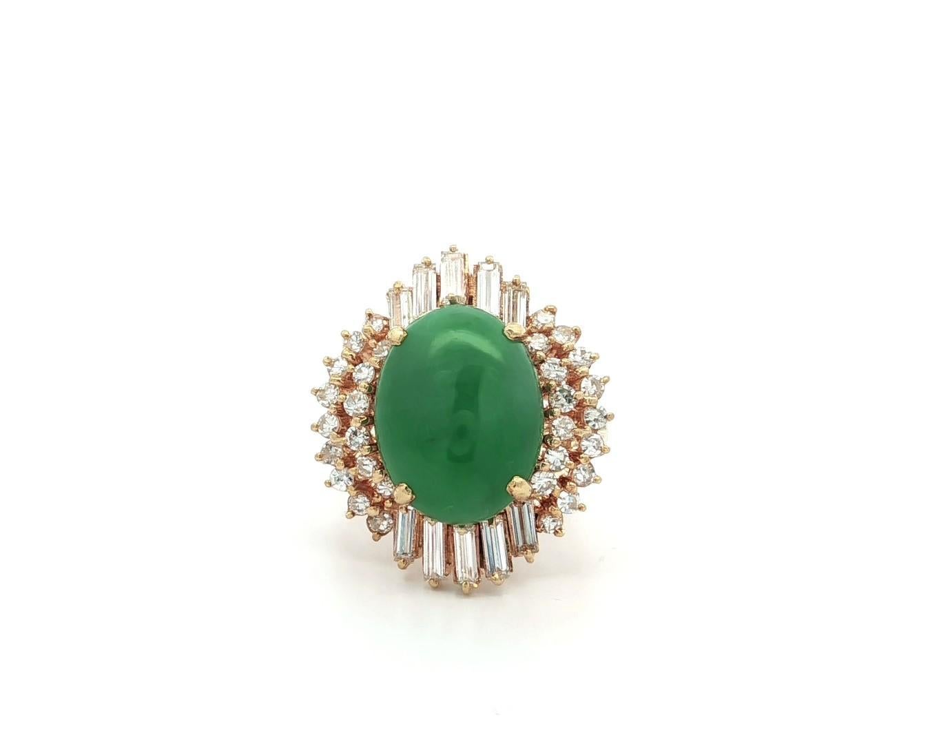Vintage 18k Gelbgold 4,90ctw Apfel Grün Jade in Meer von Diamanten Band Ring im Angebot 13