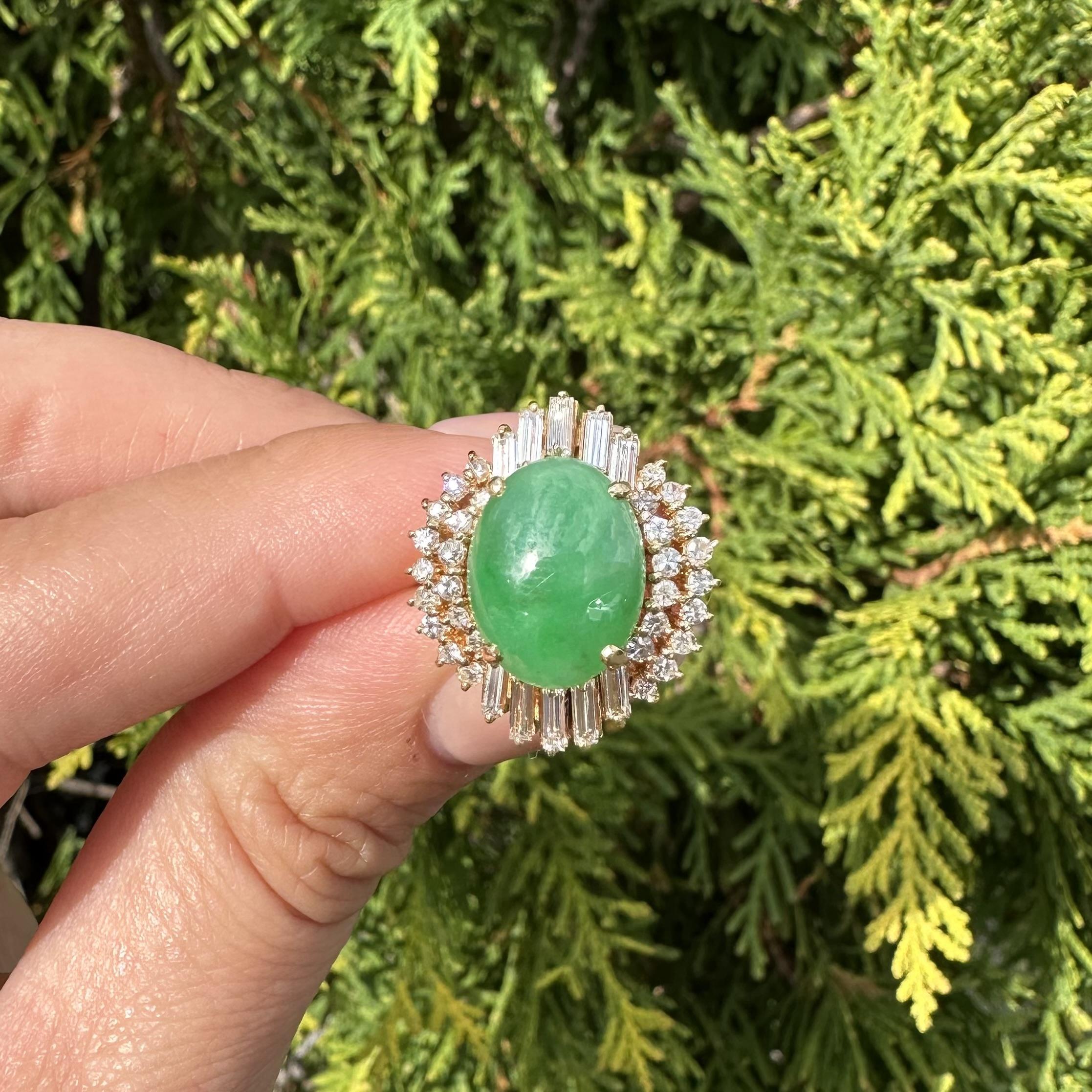 Vintage 18k Gelbgold 4,90ctw Apfel Grün Jade in Meer von Diamanten Band Ring Damen im Angebot