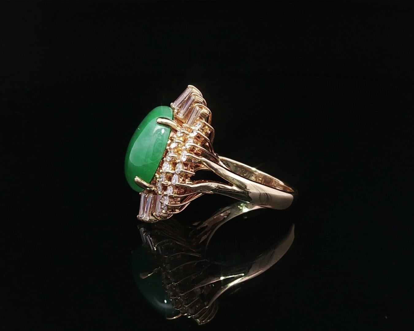 Vintage 18k Gelbgold 4,90ctw Apfel Grün Jade in Meer von Diamanten Band Ring im Angebot 3