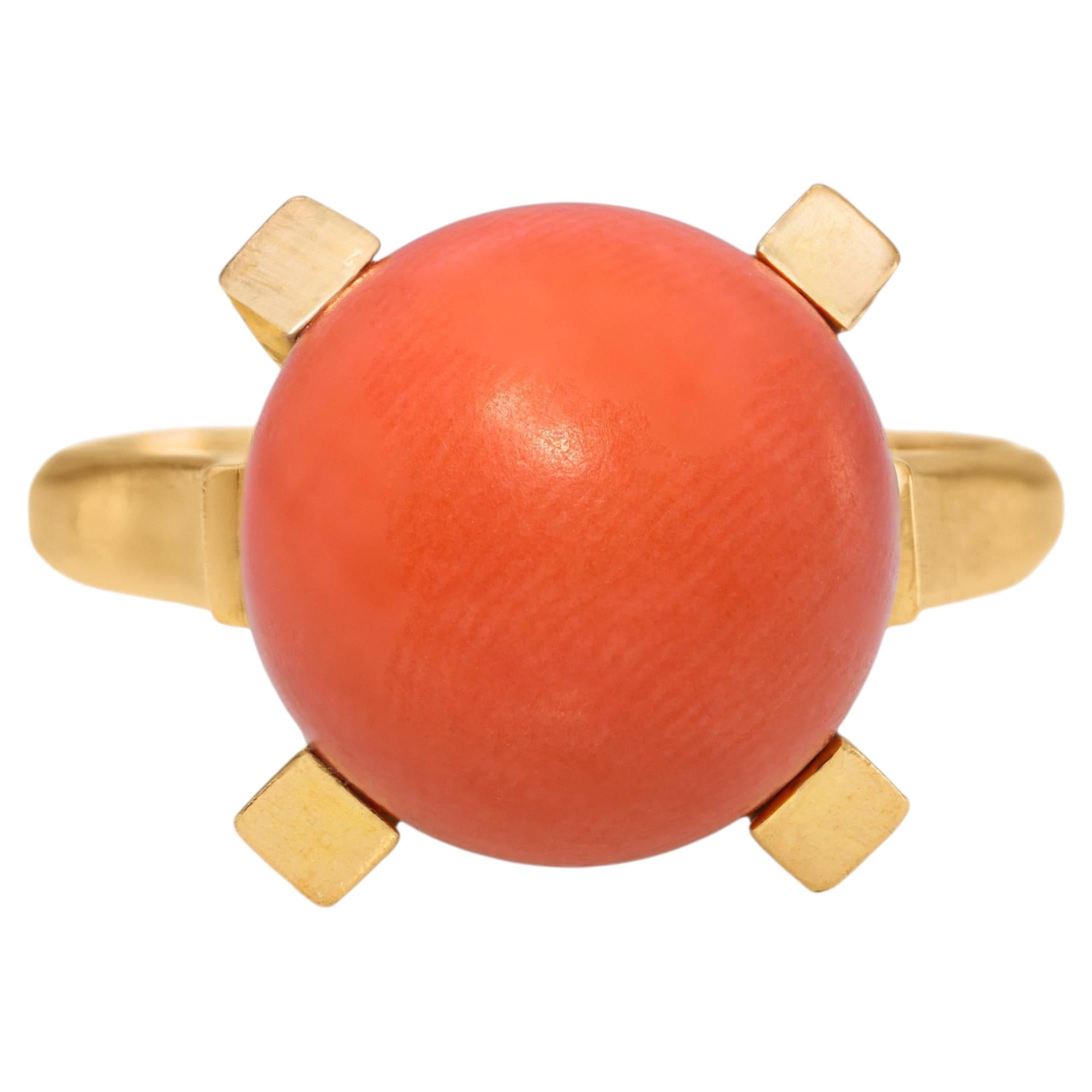 Vintage-Ring aus 18-karätigem Gelbgold mit einem 8-Karat-Korallenperlen-Cabochon