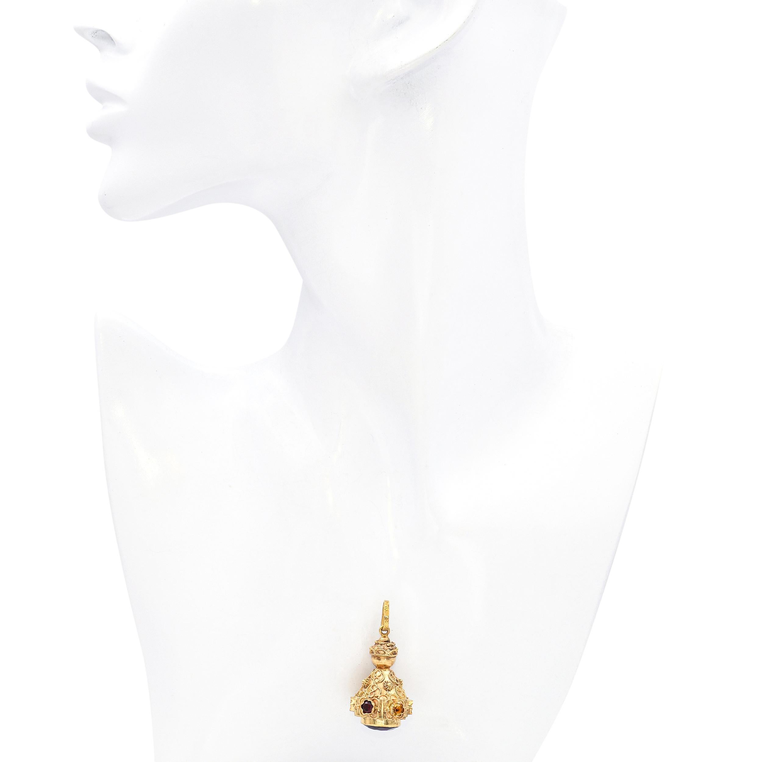 Taille ronde Pendentif breloque vintage en or jaune 18k avec améthyste et tourmaline en vente
