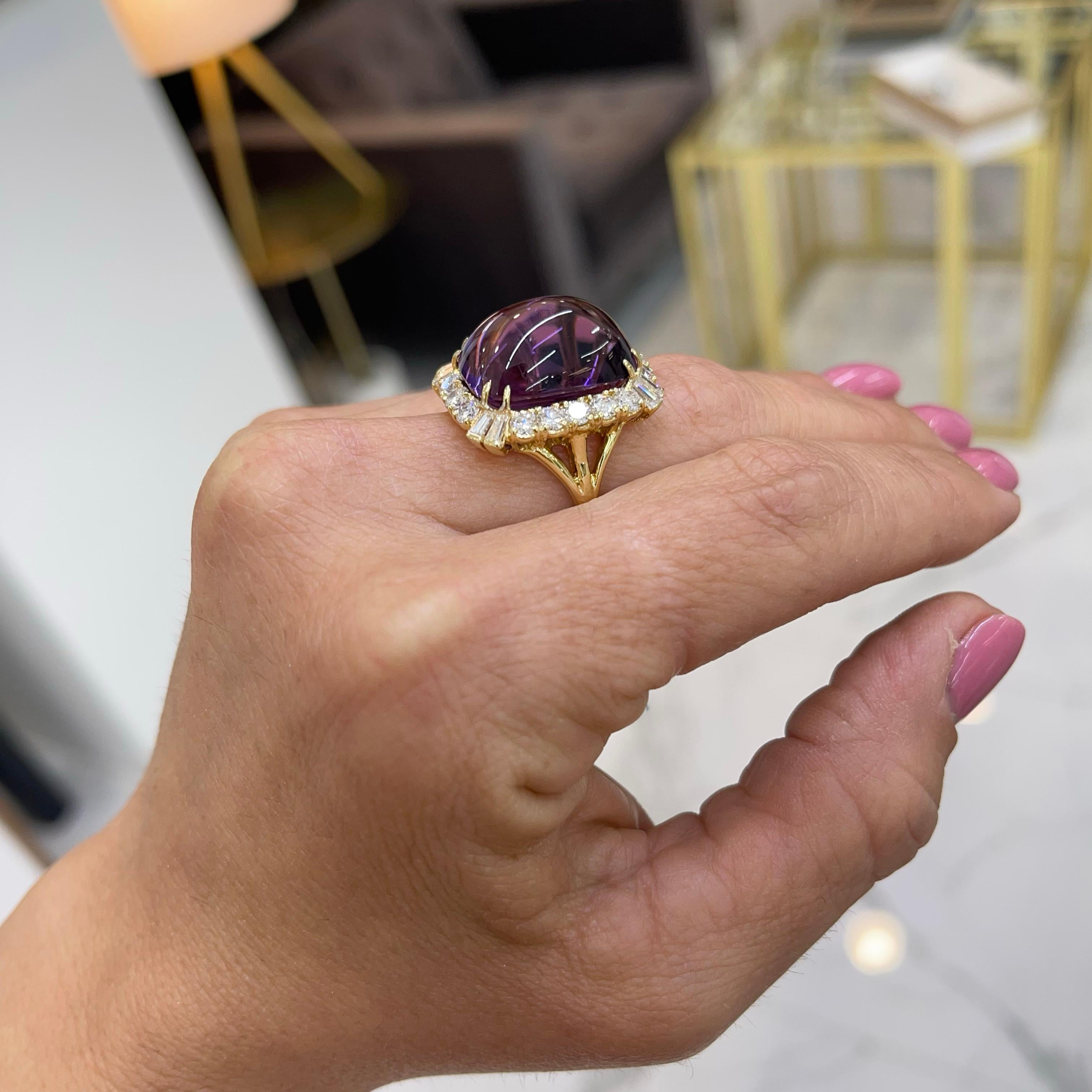 Bague cocktail vintage en or jaune 18 carats, améthyste et diamant halo en vente 2