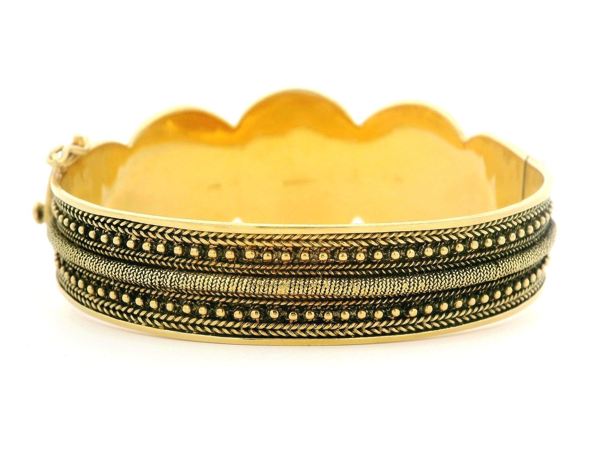 Brilliant Cut Vintage 18k Yellow Gold Amethyst & Pearl Wire Bead Work Hinged Bangle Bracelet For Sale