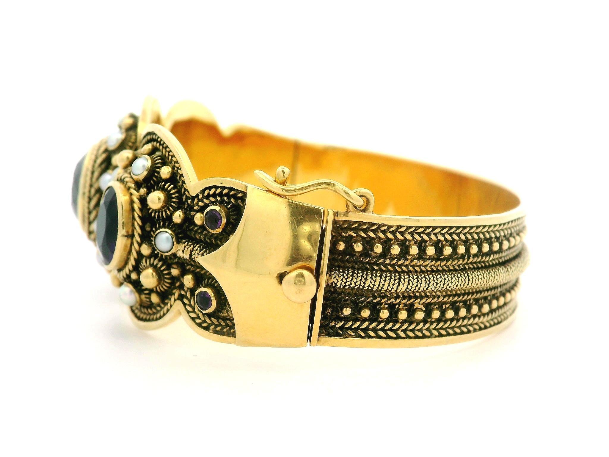 Vintage 18k Yellow Gold Amethyst & Pearl Wire Bead Work Hinged Bangle Bracelet In Good Condition For Sale In Montclair, NJ