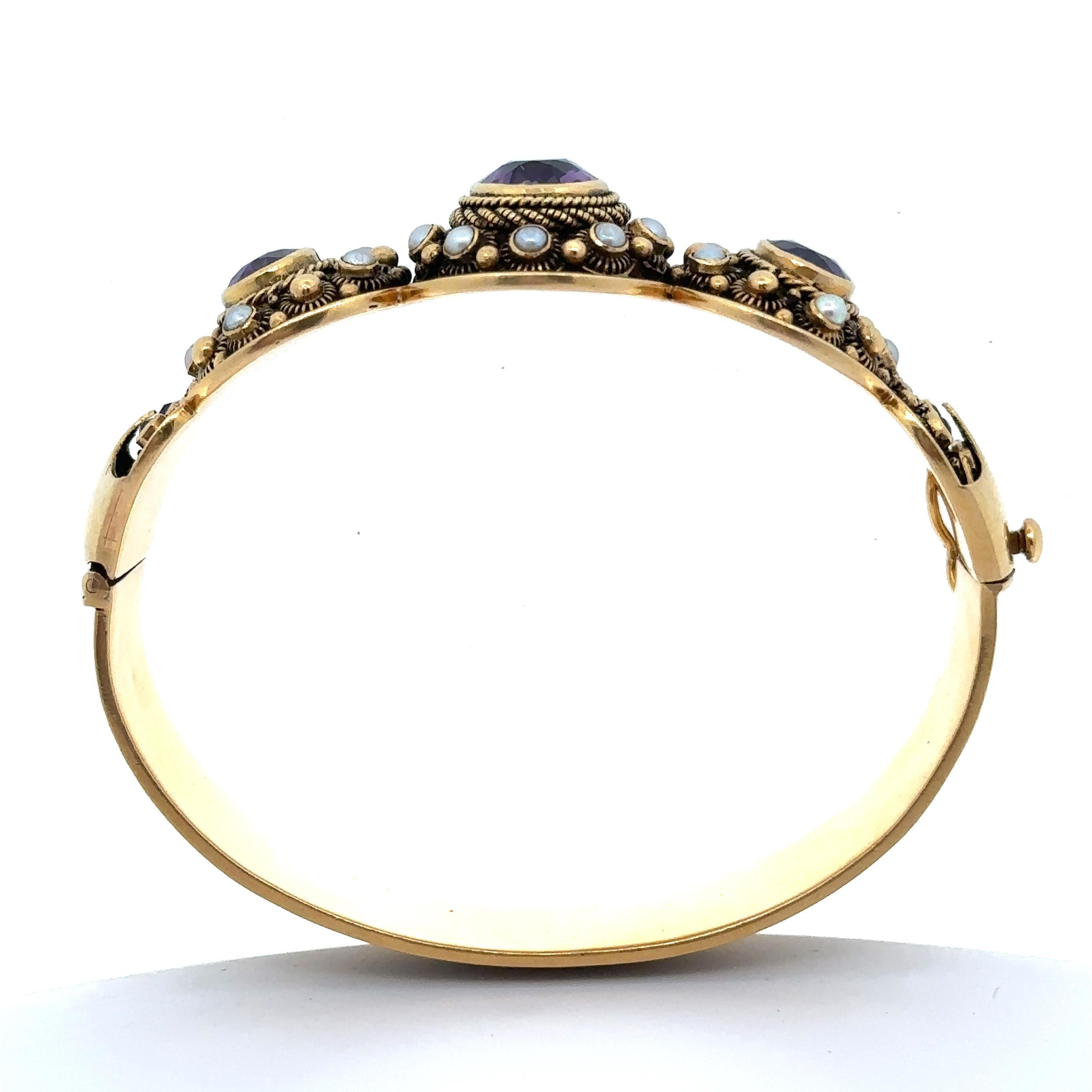 Vintage 18k Yellow Gold Amethyst & Pearl Wire Bead Work Hinged Bangle Bracelet For Sale 2