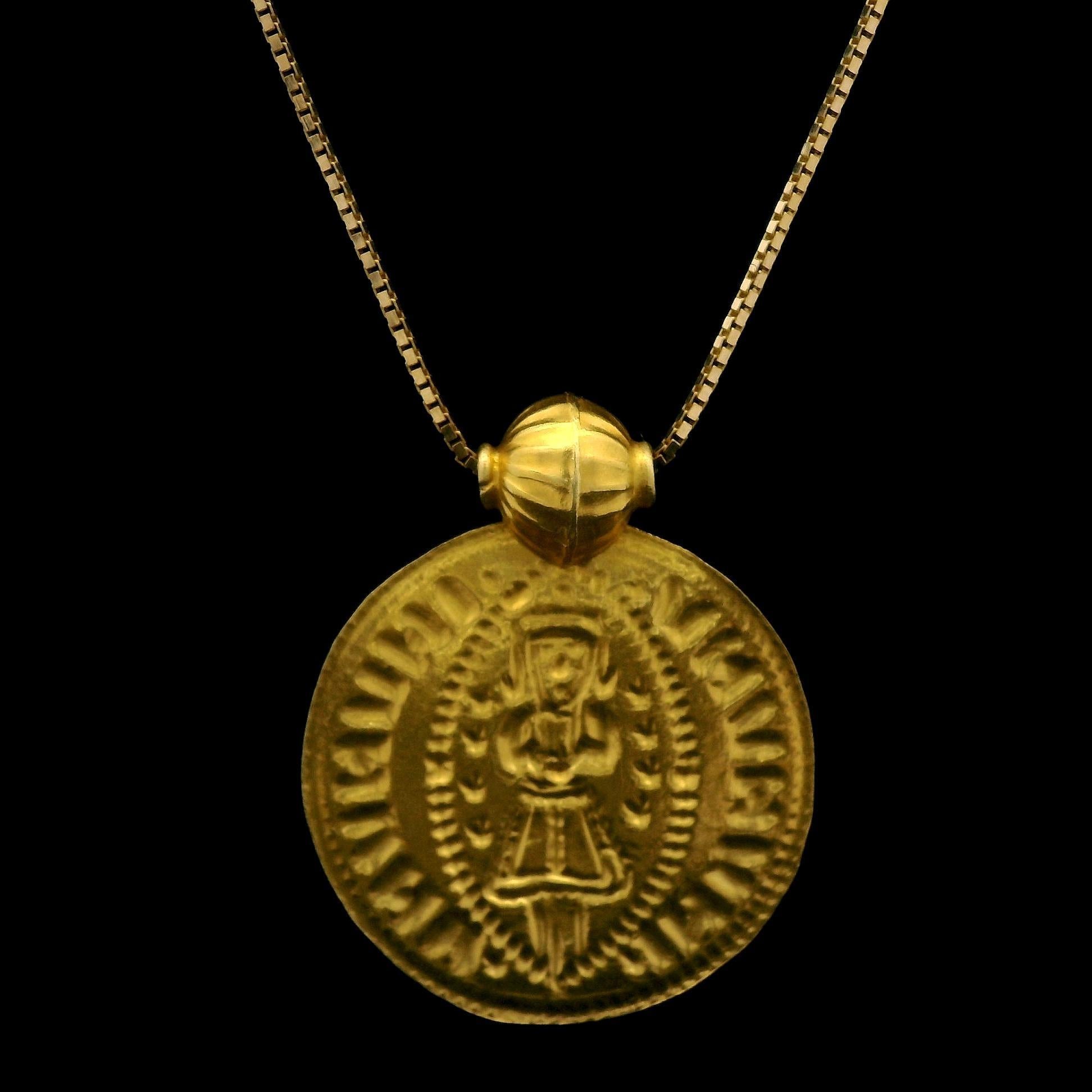 Vintage 18k Yellow Gold Ancient Coin Dainty Medallion Slide Pendentif Box Chain Bon état - En vente à Montclair, NJ