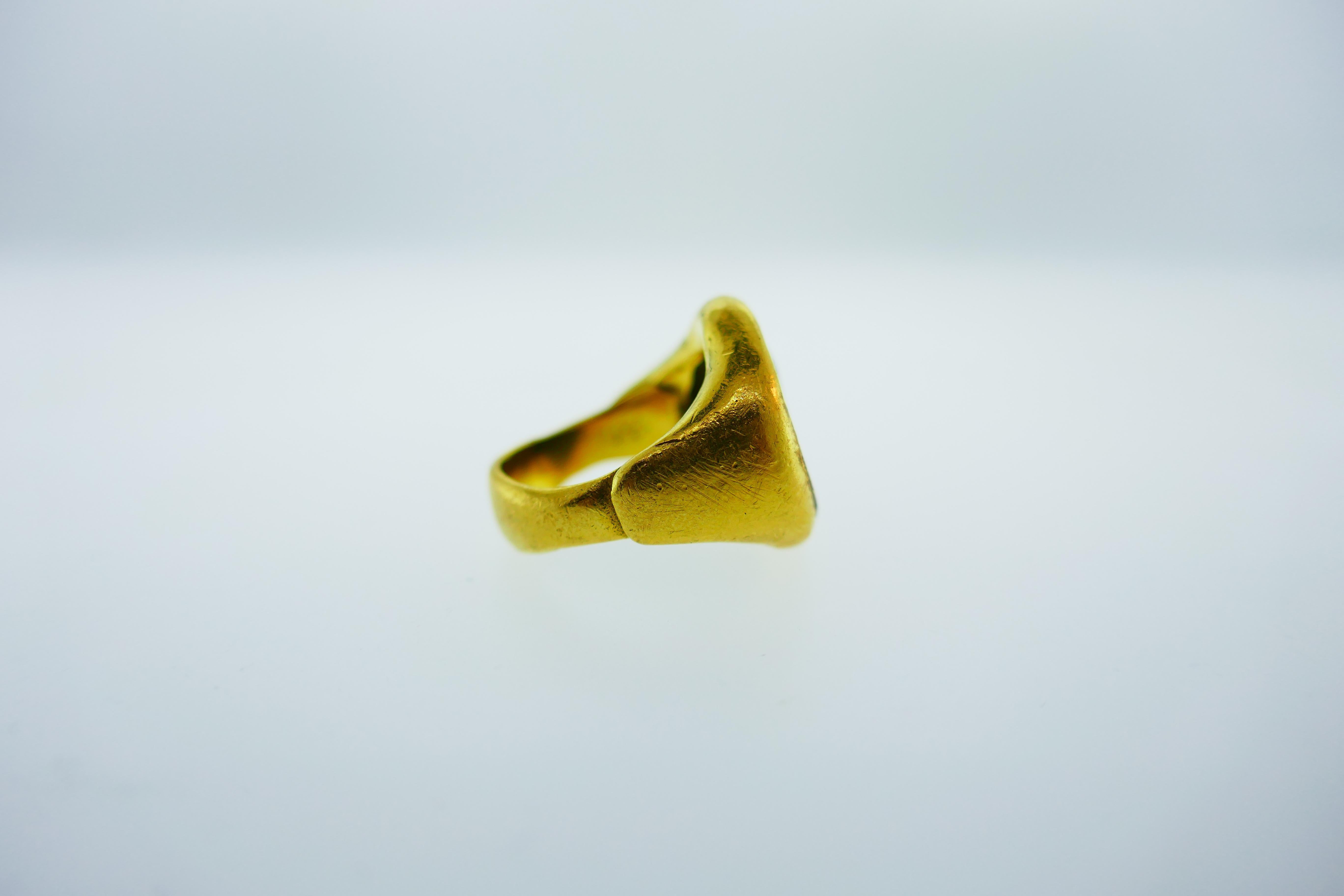 Vintage 18 Karat Yellow Gold and Ancient Coin Ring In Excellent Condition For Sale In Beverly Hills, CA