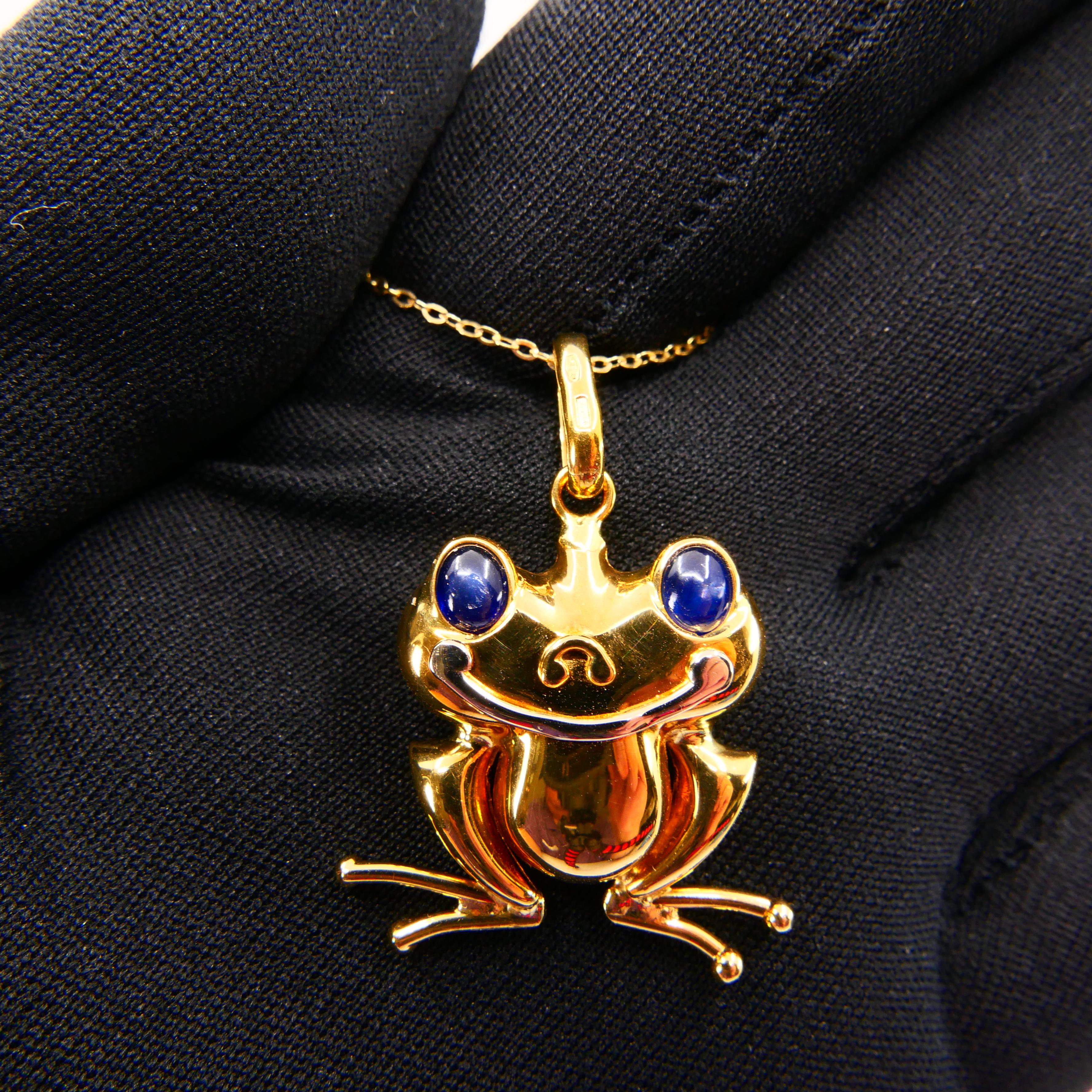 Vintage 18K Yellow Gold and Blue Sapphire Frog Pendant, Also Suitable for Kids For Sale 3
