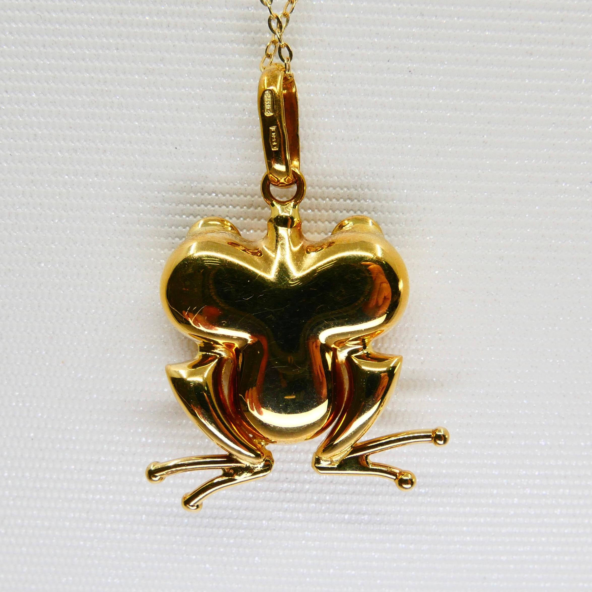 Vintage 18K Yellow Gold and Blue Sapphire Frog Pendant, Also Suitable for Kids. For Sale 4