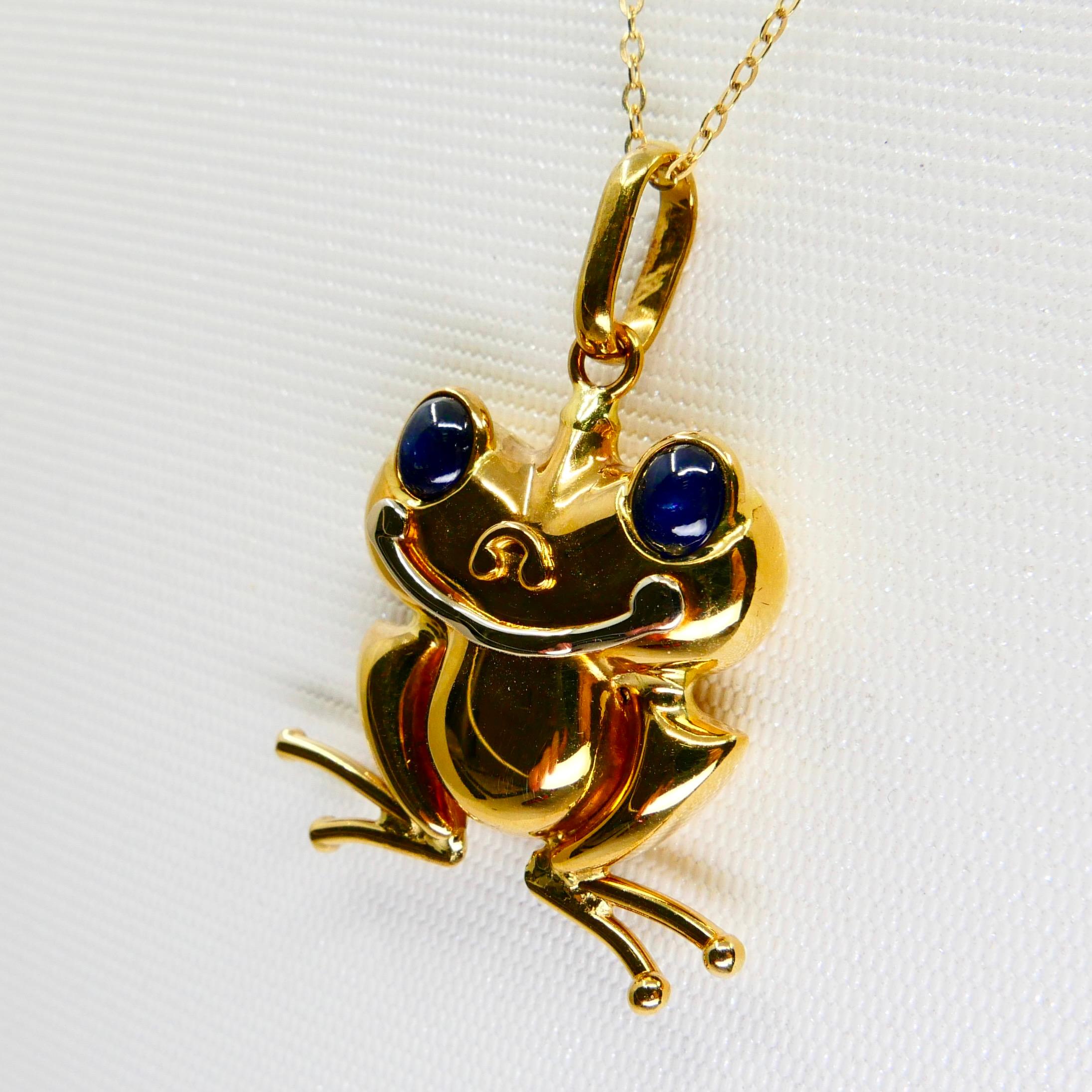 Vintage 18K Yellow Gold and Blue Sapphire Frog Pendant, Also Suitable for Kids For Sale 1