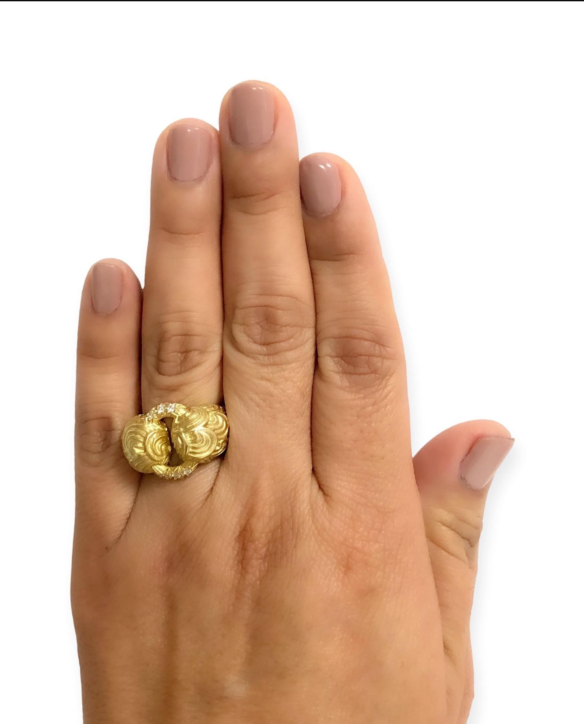 Vintage 18k Yellow Gold and Diamond Double Head Cocktail Ring In Excellent Condition In New York, NY