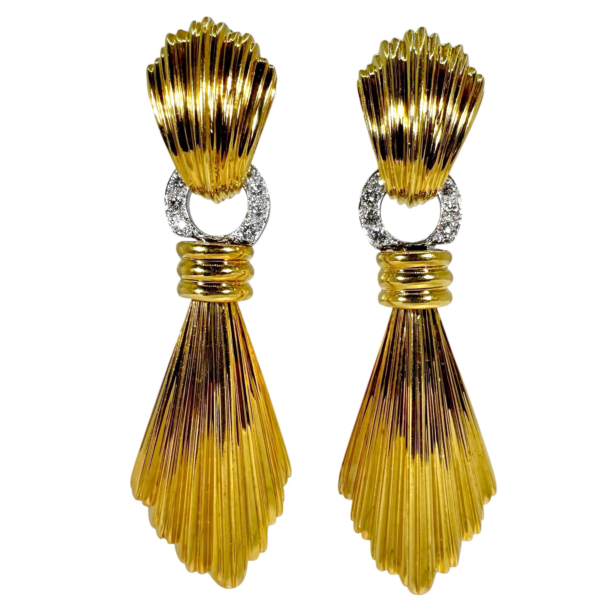Vintage 18K Gelbgold und Diamant Duster Ohrringe knapp unter 2 3/4 Zoll lang (Moderne) im Angebot