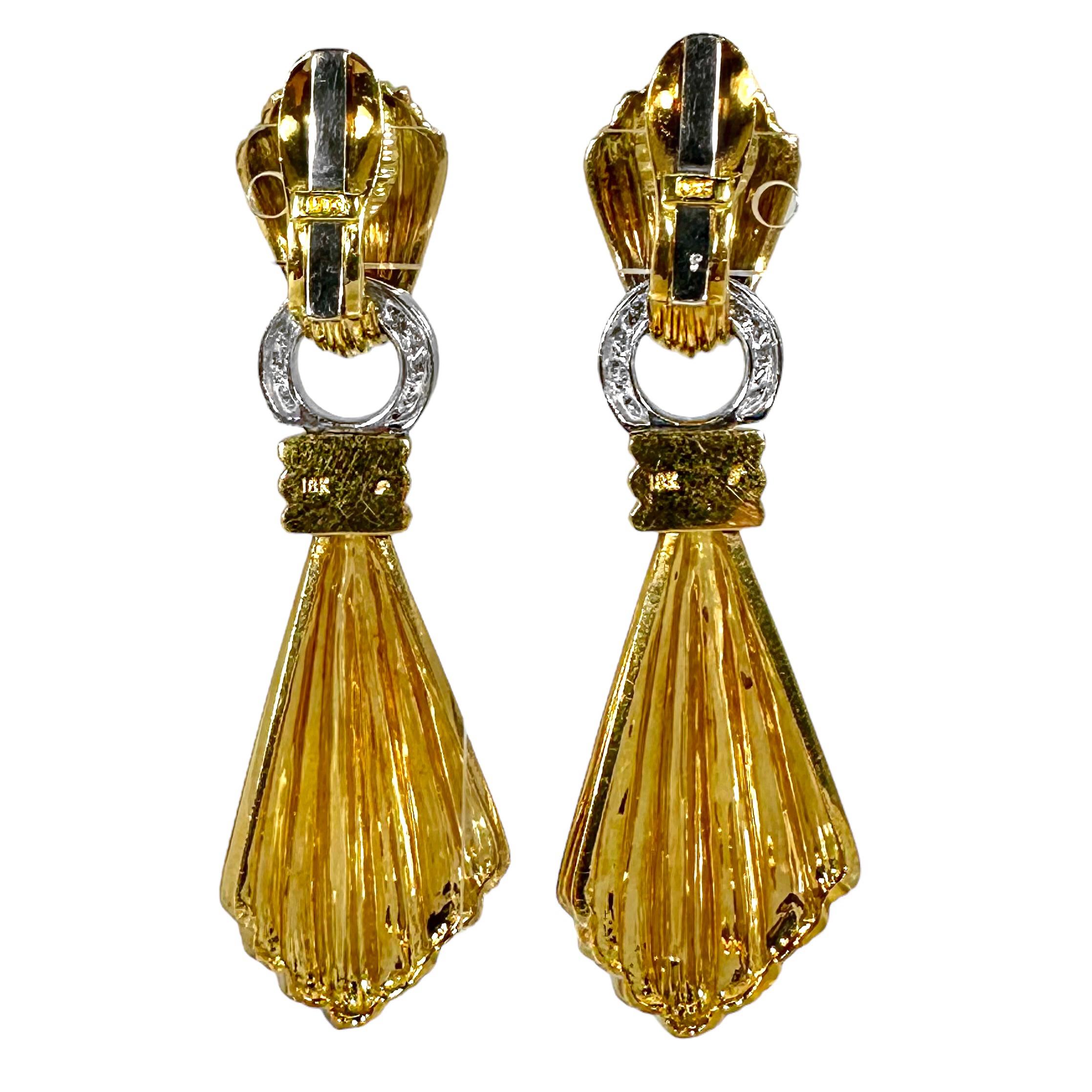 Vintage 18K Gelbgold und Diamant Duster Ohrringe knapp unter 2 3/4 Zoll lang im Zustand „Gut“ im Angebot in Palm Beach, FL