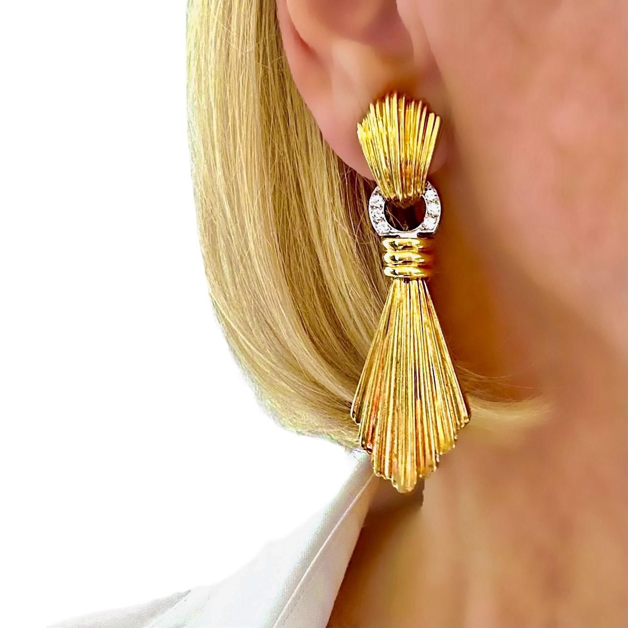 Vintage 18K Gelbgold und Diamant Duster Ohrringe knapp unter 2 3/4 Zoll lang im Angebot 3