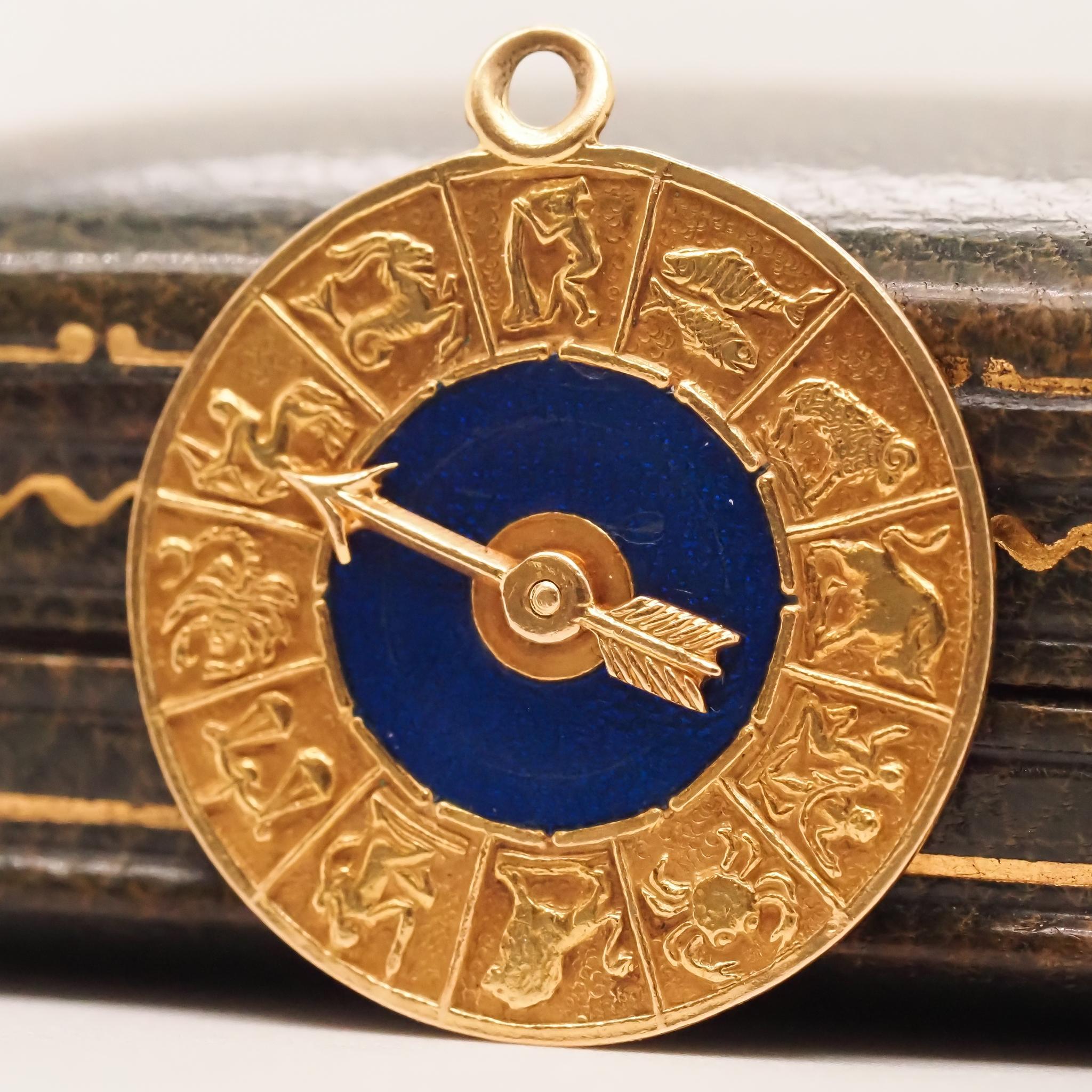 Vintage 18K Yellow Gold and Enamel Zodiac Spinner Pendant For Sale 1