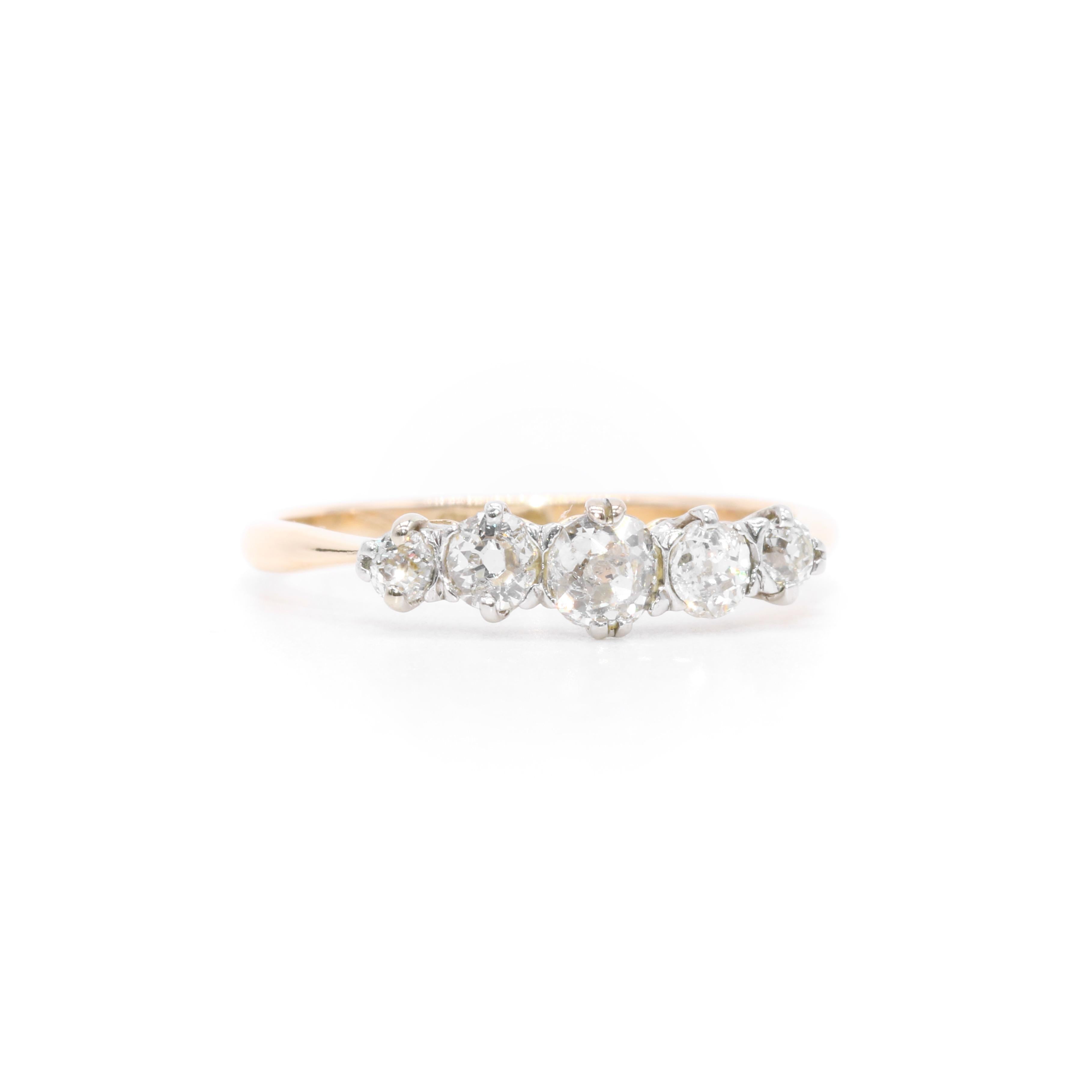Anello d'epoca in oro giallo 18 carati e platino con 5 pietre di diamante taglio antico da 0,56 carati. In condizioni buone in vendita a Staines-Upon-Thames, GB