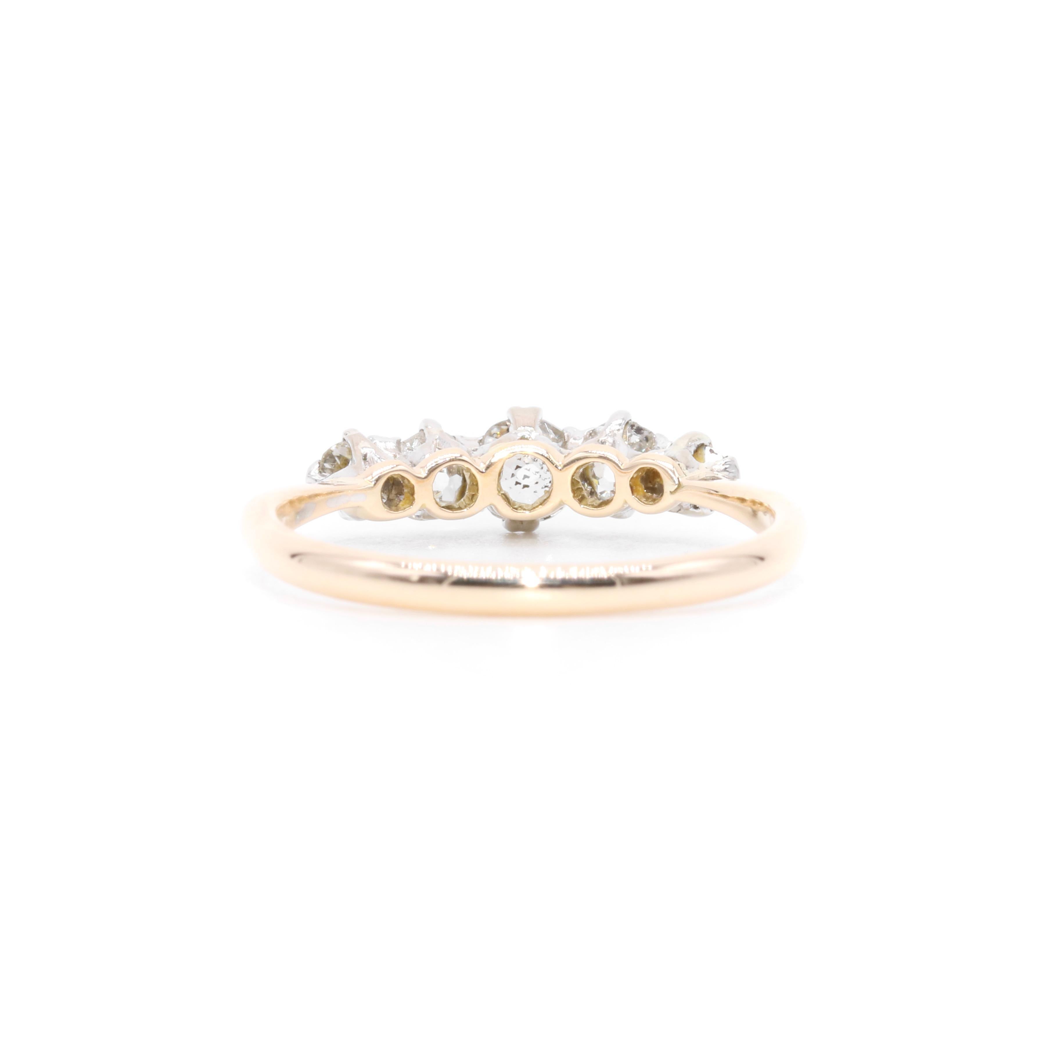 Anello d'epoca in oro giallo 18 carati e platino con 5 pietre di diamante taglio antico da 0,56 carati. in vendita 2