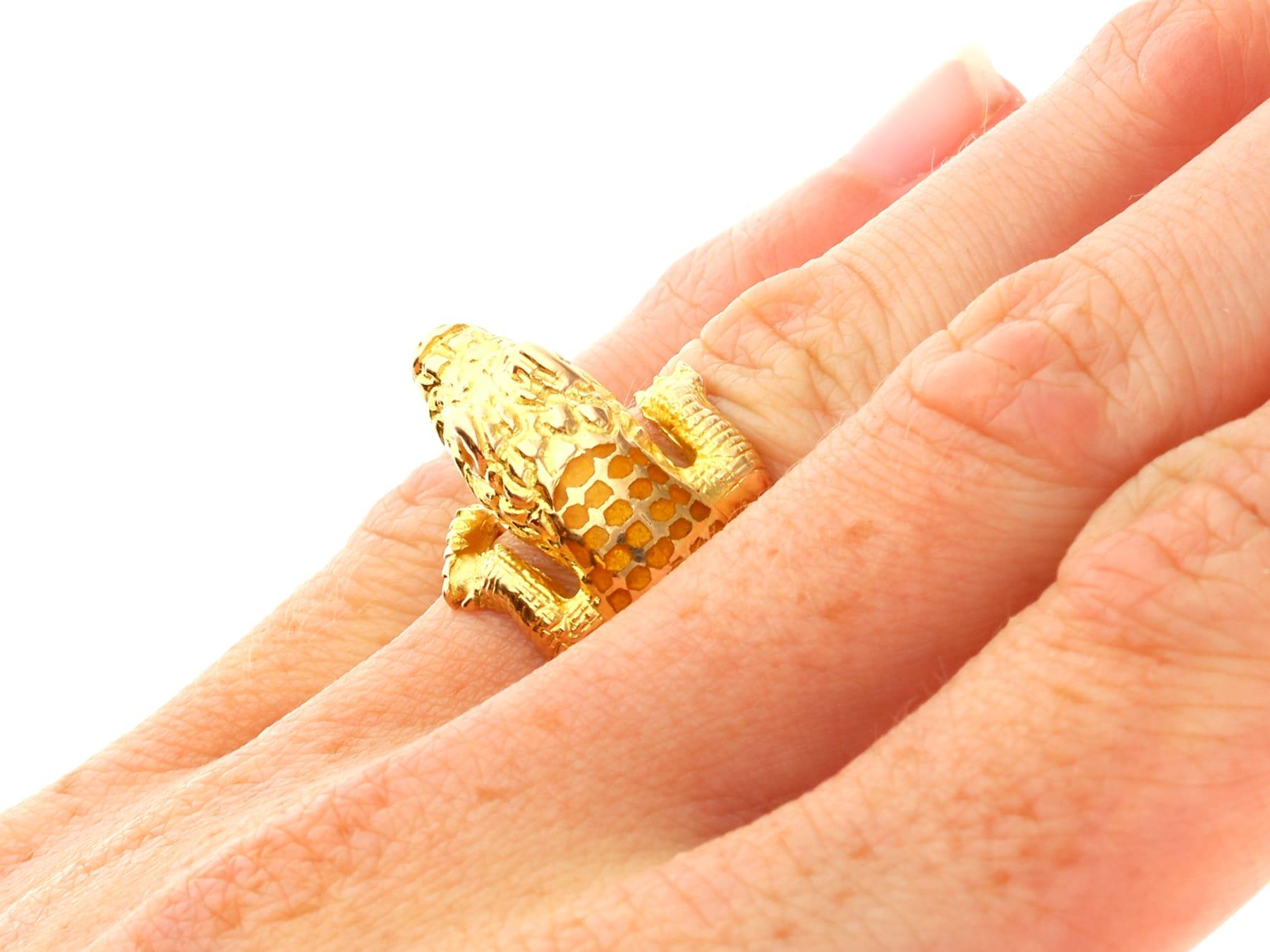 Vintage 18k Yellow Gold and Plique-à-Jour Crocodile Ring For Sale 6
