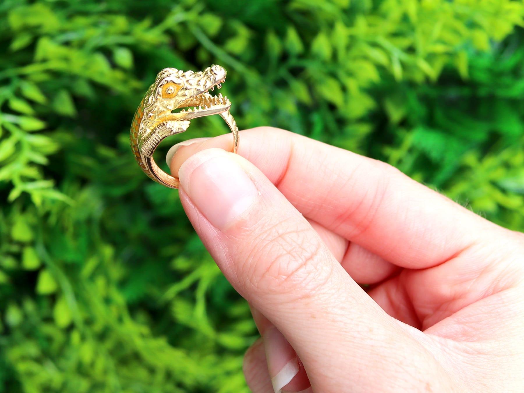 Vintage 18k Yellow Gold and Plique-à-Jour Crocodile Ring In Excellent Condition For Sale In Jesmond, Newcastle Upon Tyne