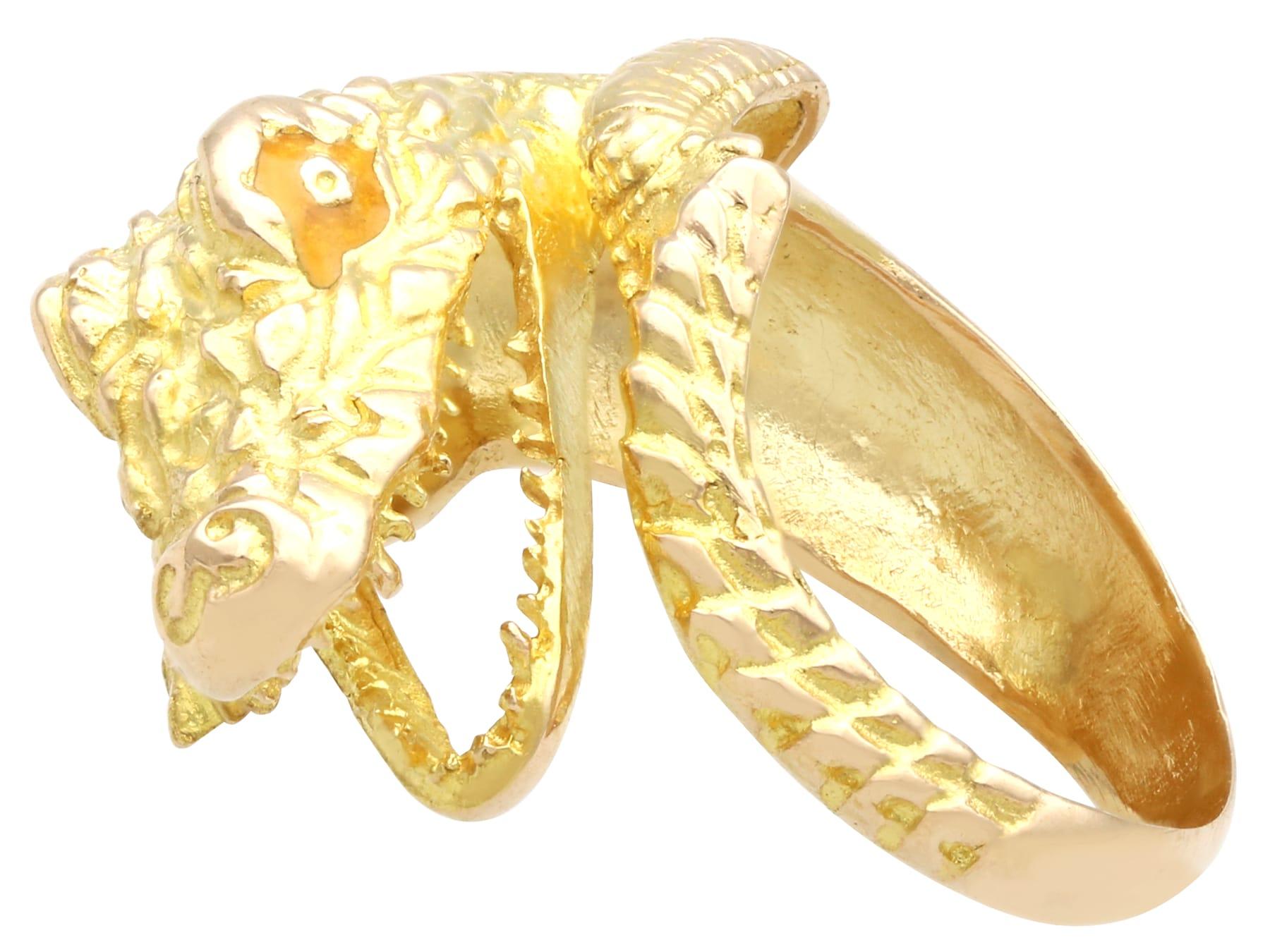 Women's or Men's Vintage 18k Yellow Gold and Plique-à-Jour Crocodile Ring For Sale